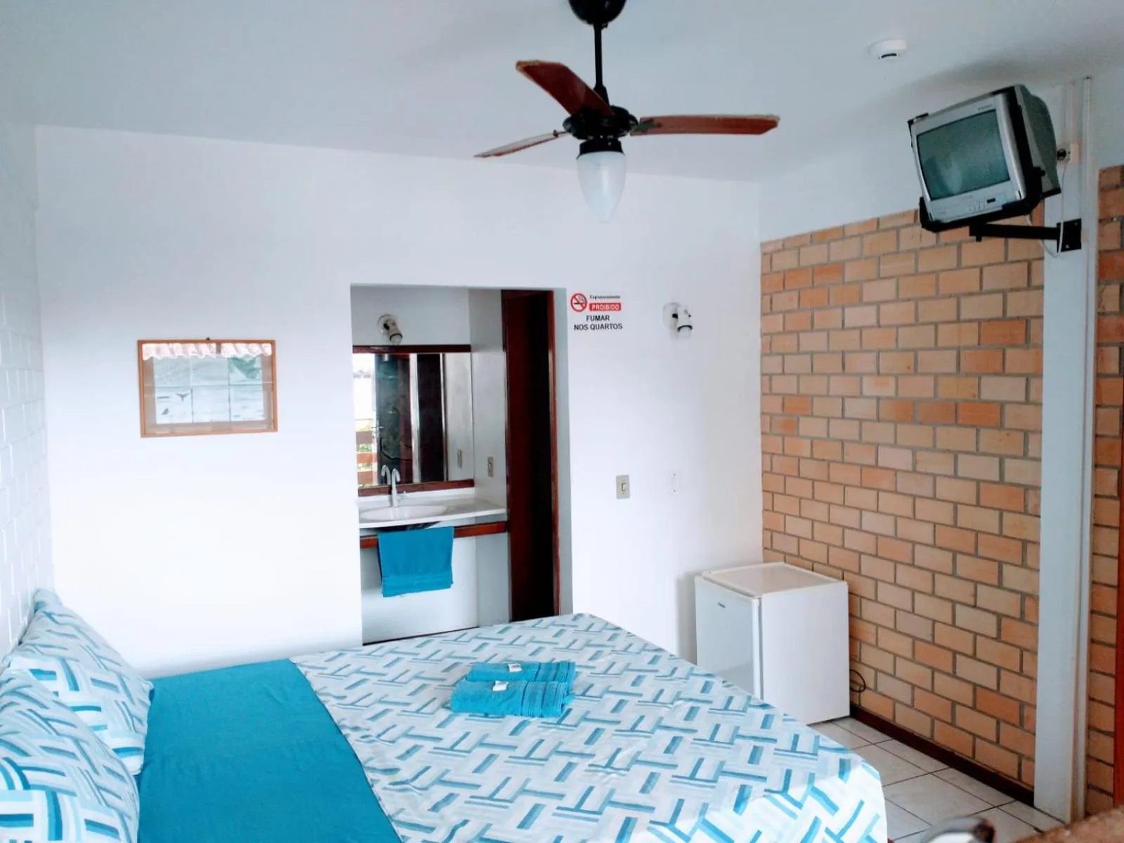 Photo of the whole room, Bed in Pousada Baleia Franca