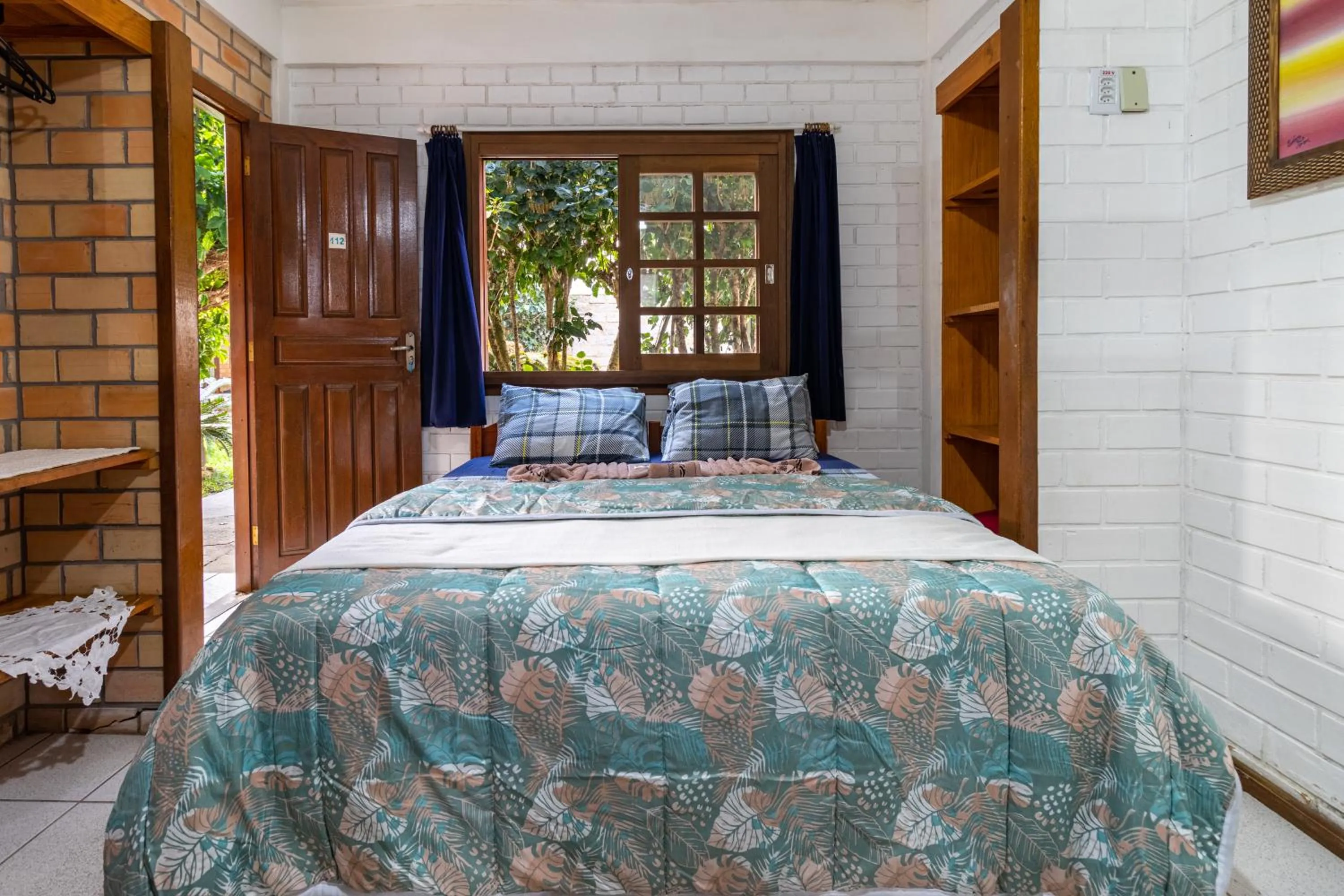 Bathroom, Bed in Pousada Baleia Franca