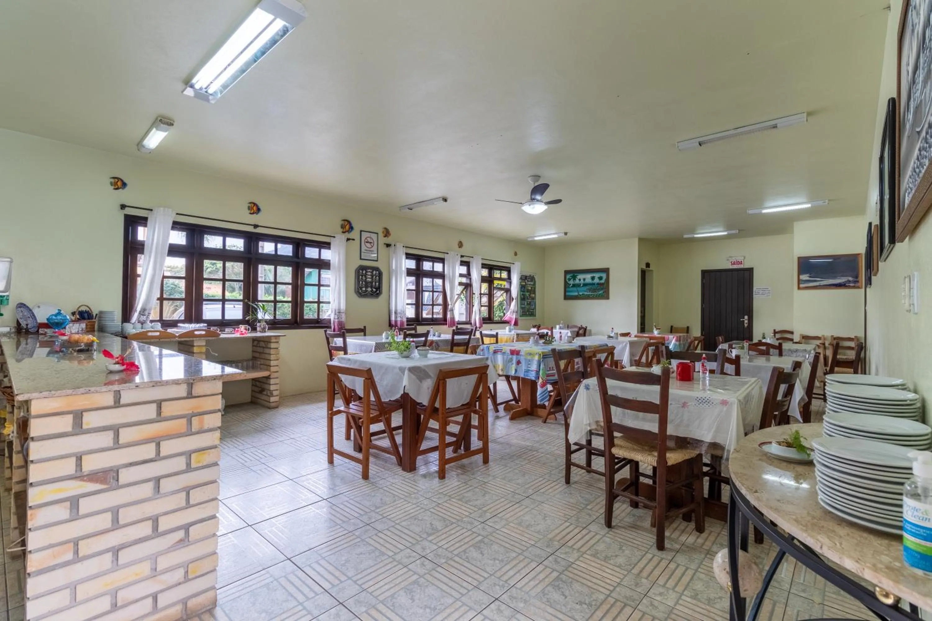 Buffet breakfast in Pousada Baleia Franca