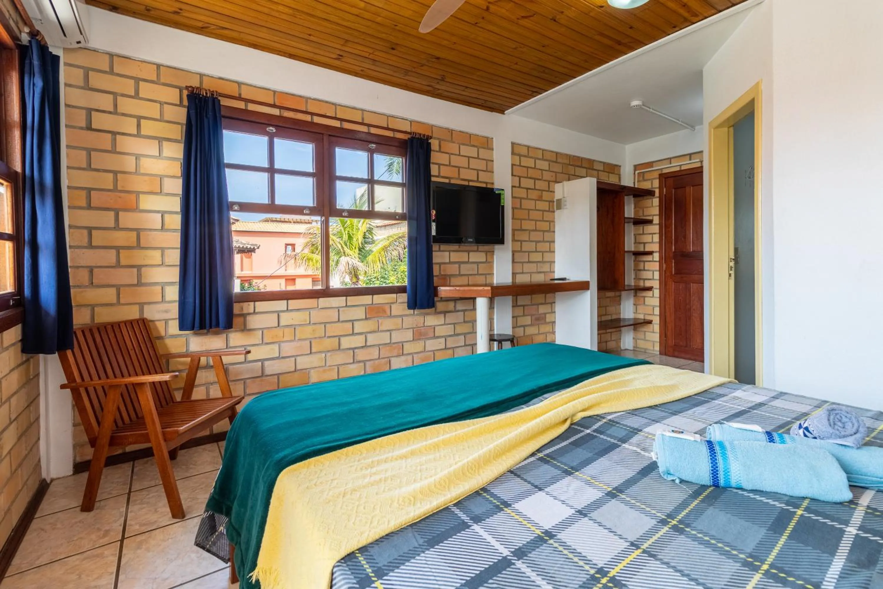 Bathroom, Bed in Pousada Baleia Franca