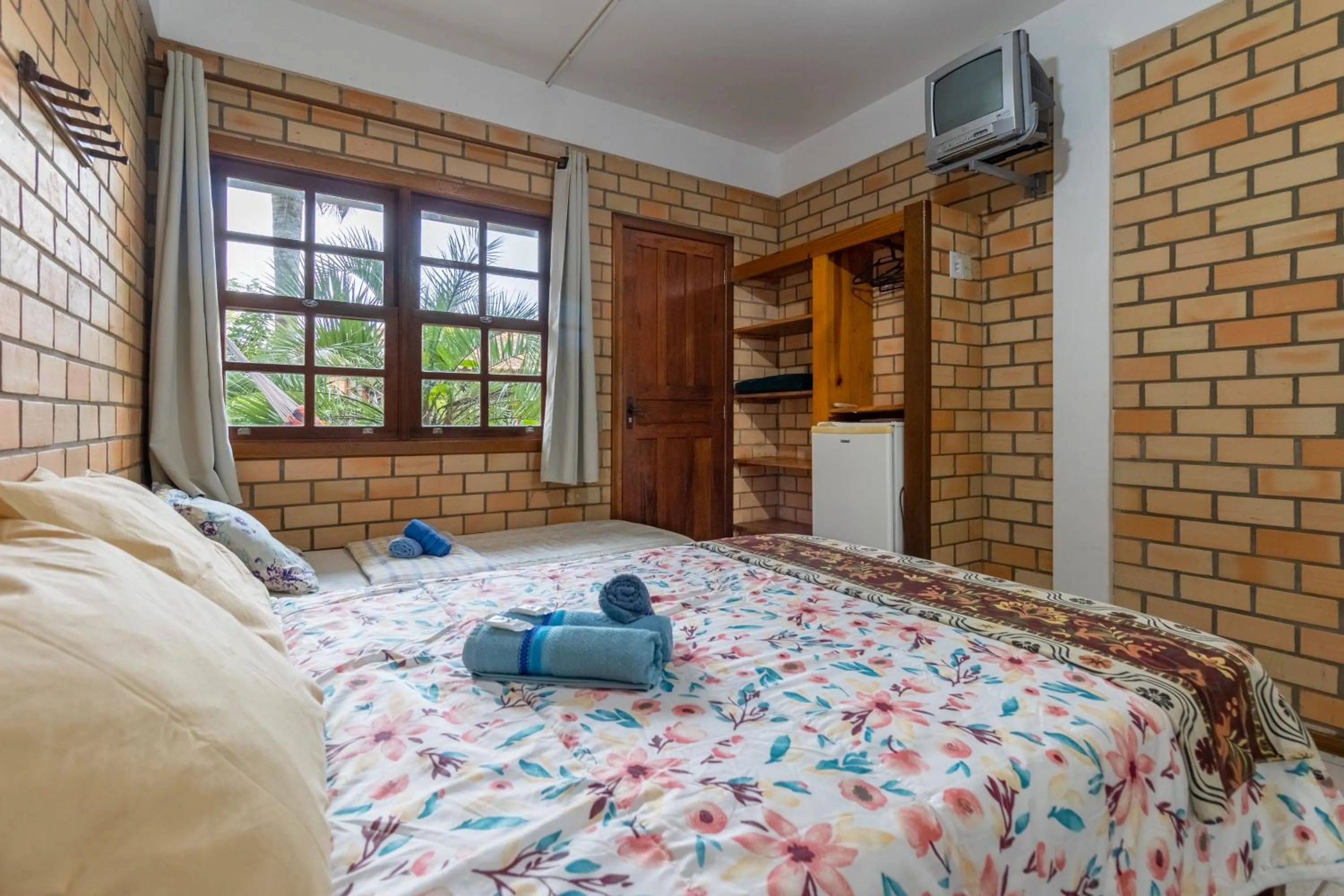 Bathroom, Bed in Pousada Baleia Franca