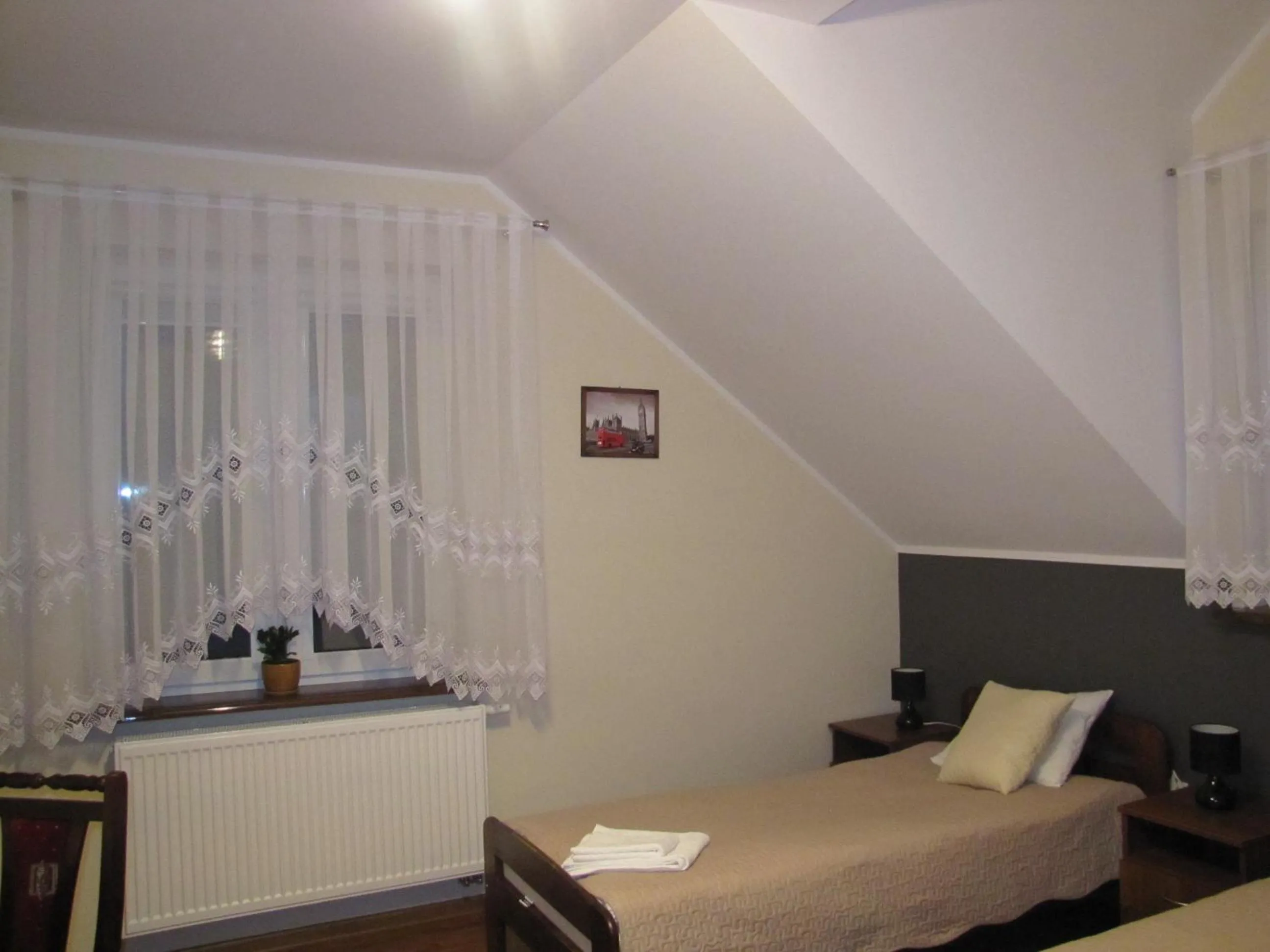 Photo of the whole room, Bed in Heveliusz