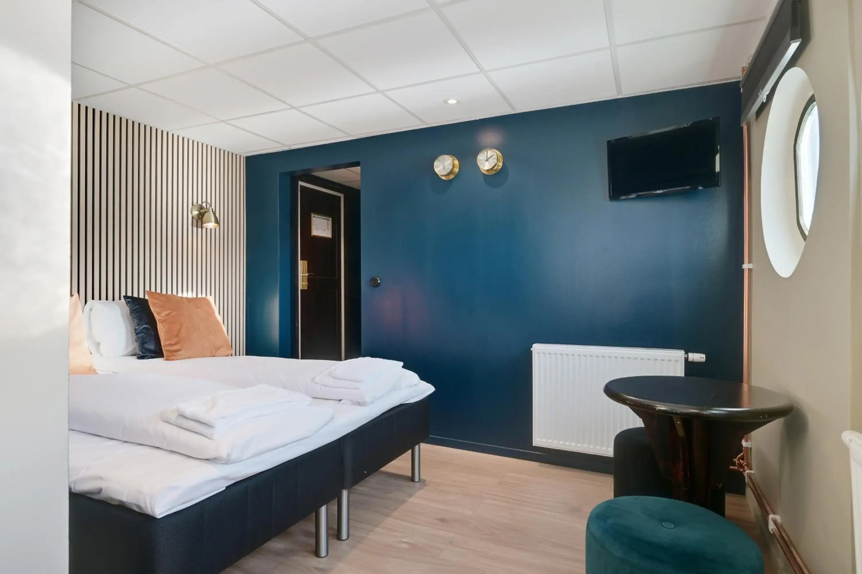 Family Cabin on Boat in Mälardrottningen Yacht Hotel Family Cabin on Boat in Mälardrottningen Yacht Hotel