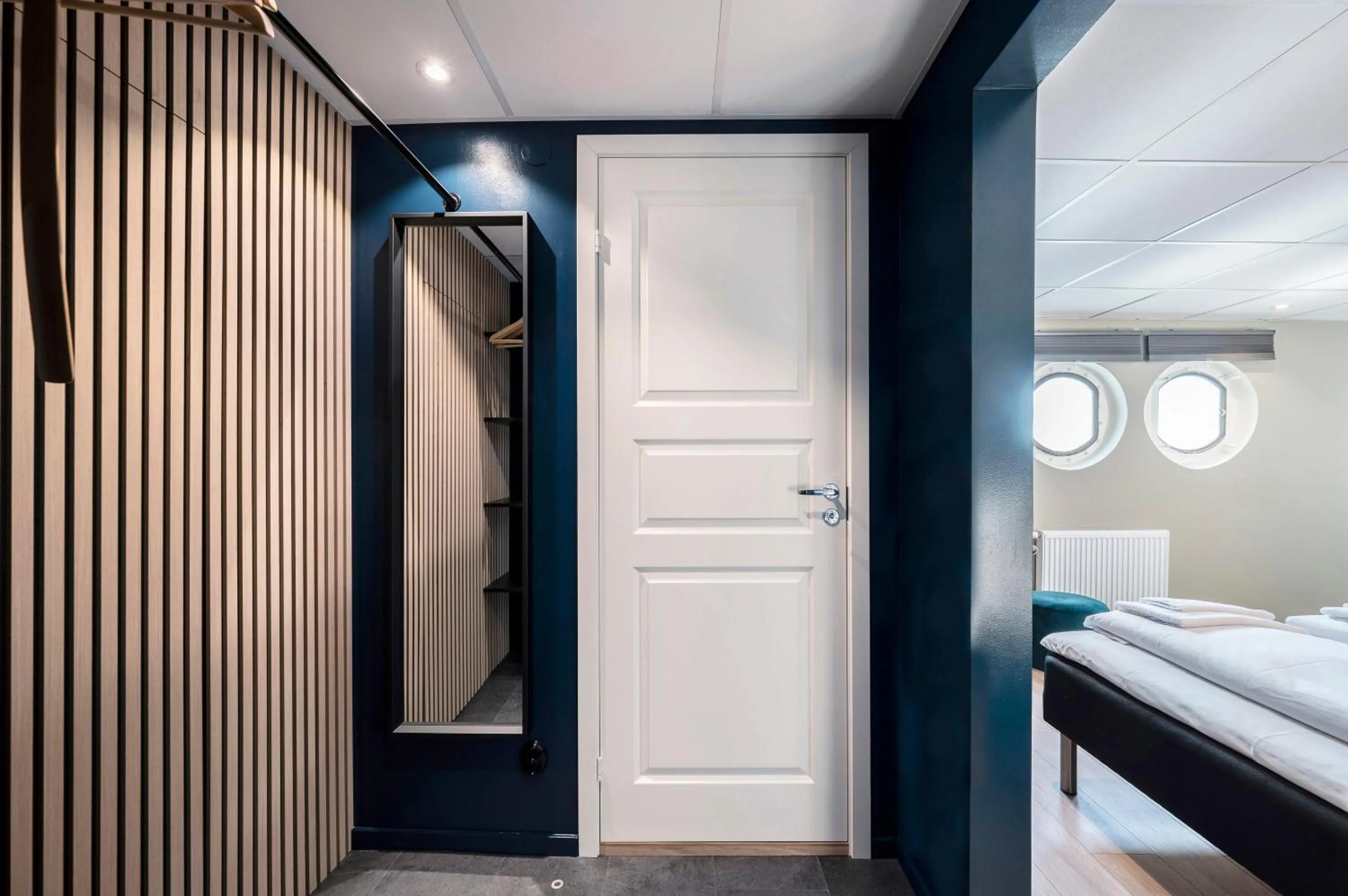 Photo of the whole room, Bed in Mälardrottningen Yacht Hotel