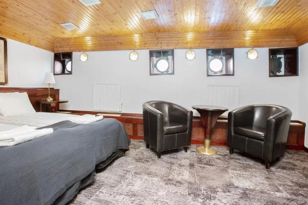 Bed in Mälardrottningen Yacht Hotel