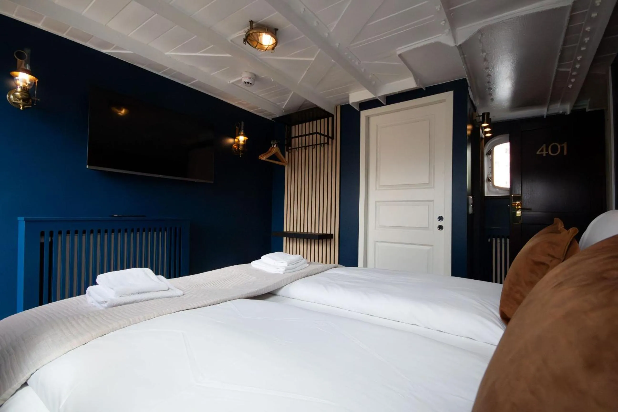 Bed in Mälardrottningen Yacht Hotel