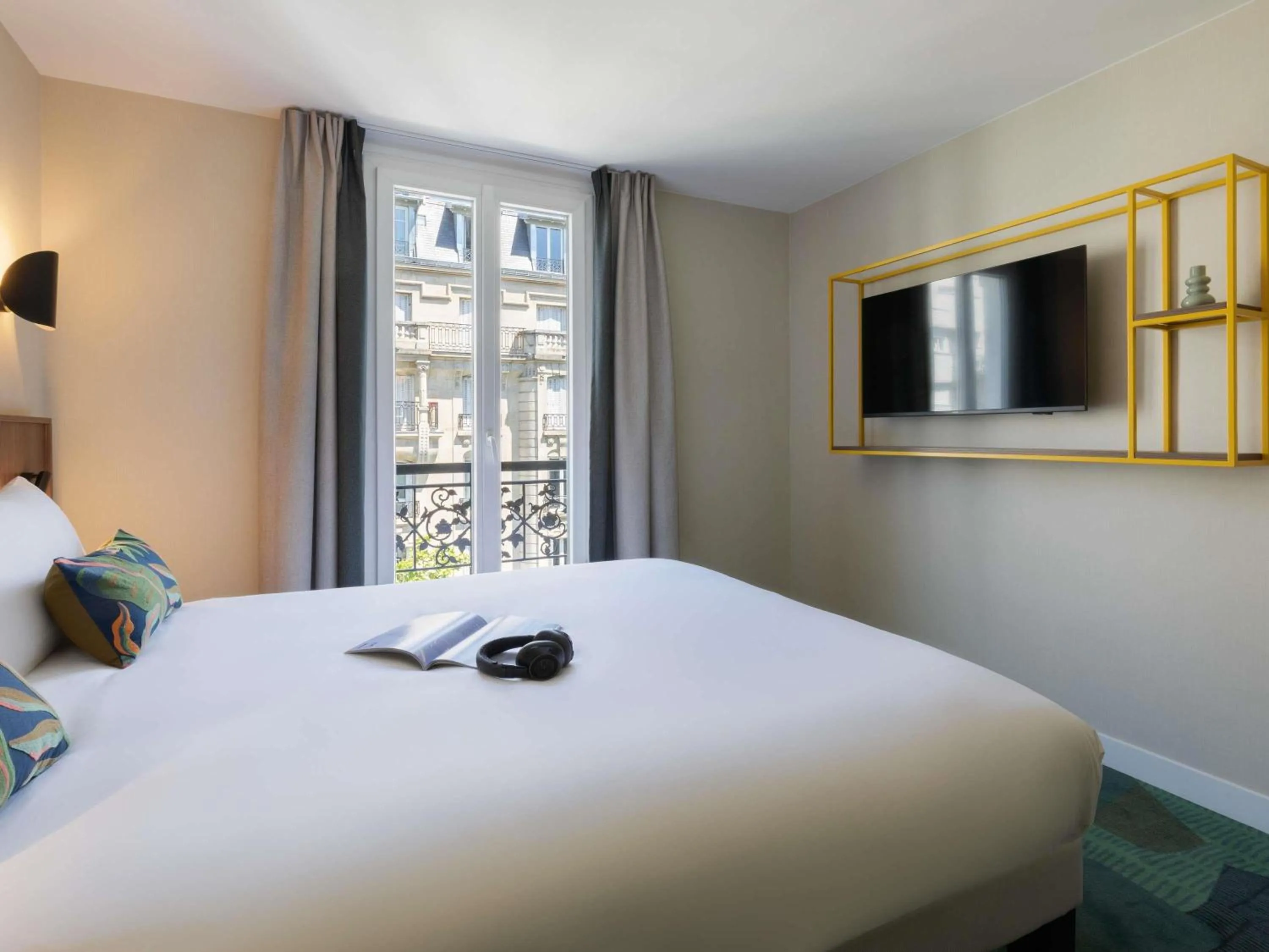 Bedroom, Bed in Ibis Styles Paris Jardin de la Villette - Rénové en 2025
