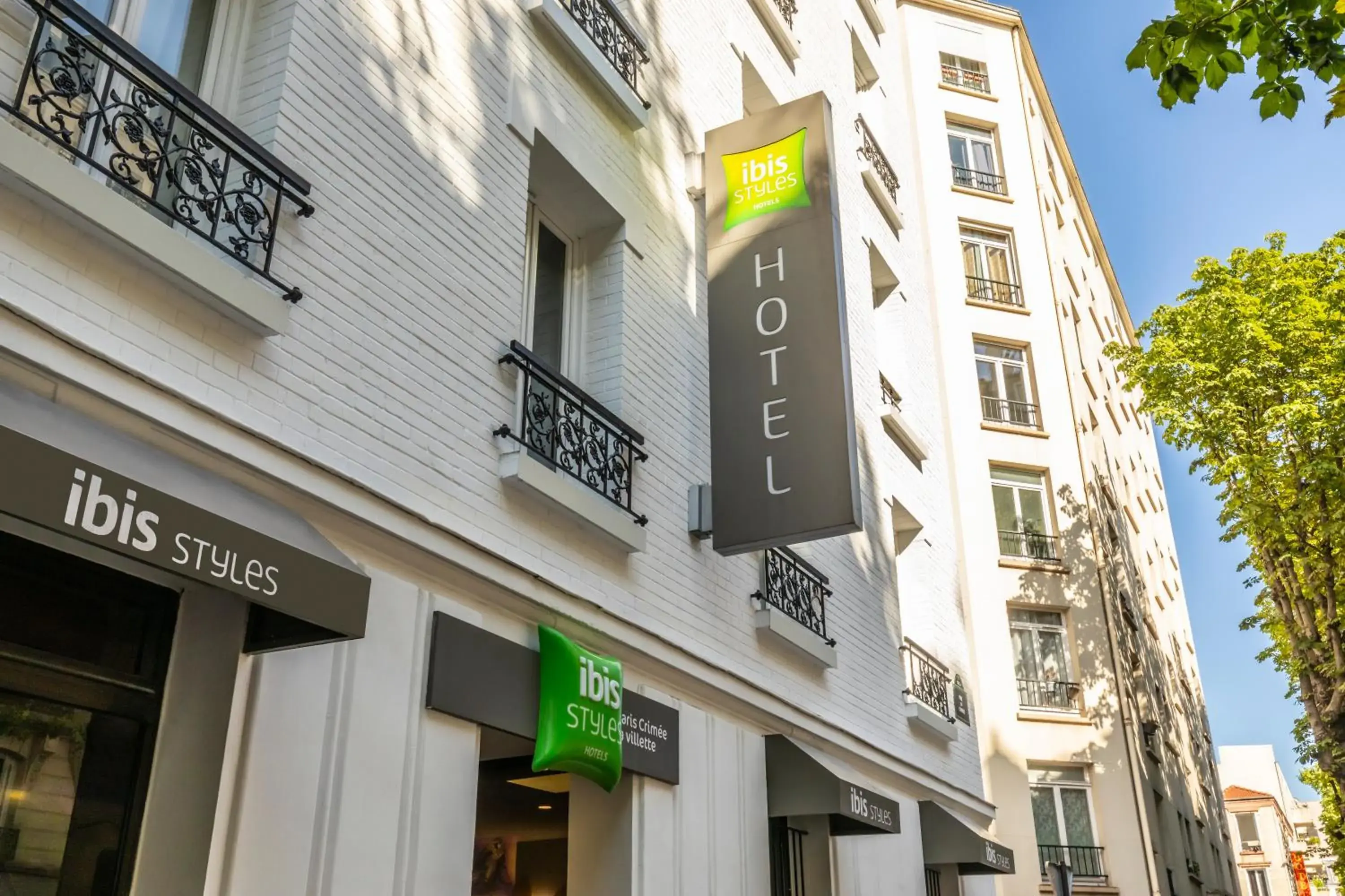 Facade/entrance in Ibis Styles Paris Jardin de la Villette - Rénové en 2025 Facade/entrance in Ibis Styles Paris Jardin de la Villette - Rénové en 2025