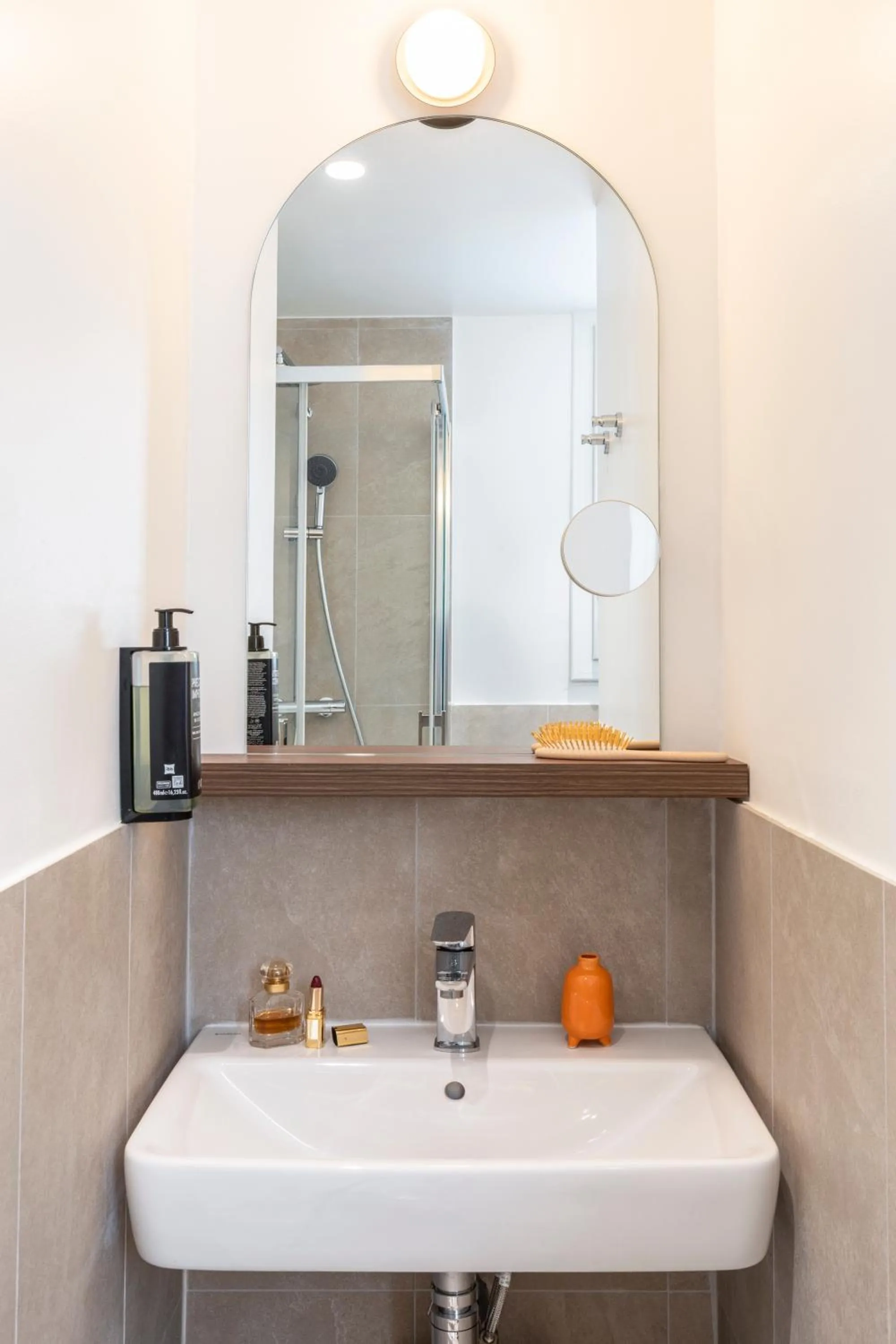 Bathroom in Ibis Styles Paris Jardin de la Villette - Rénové en 2025