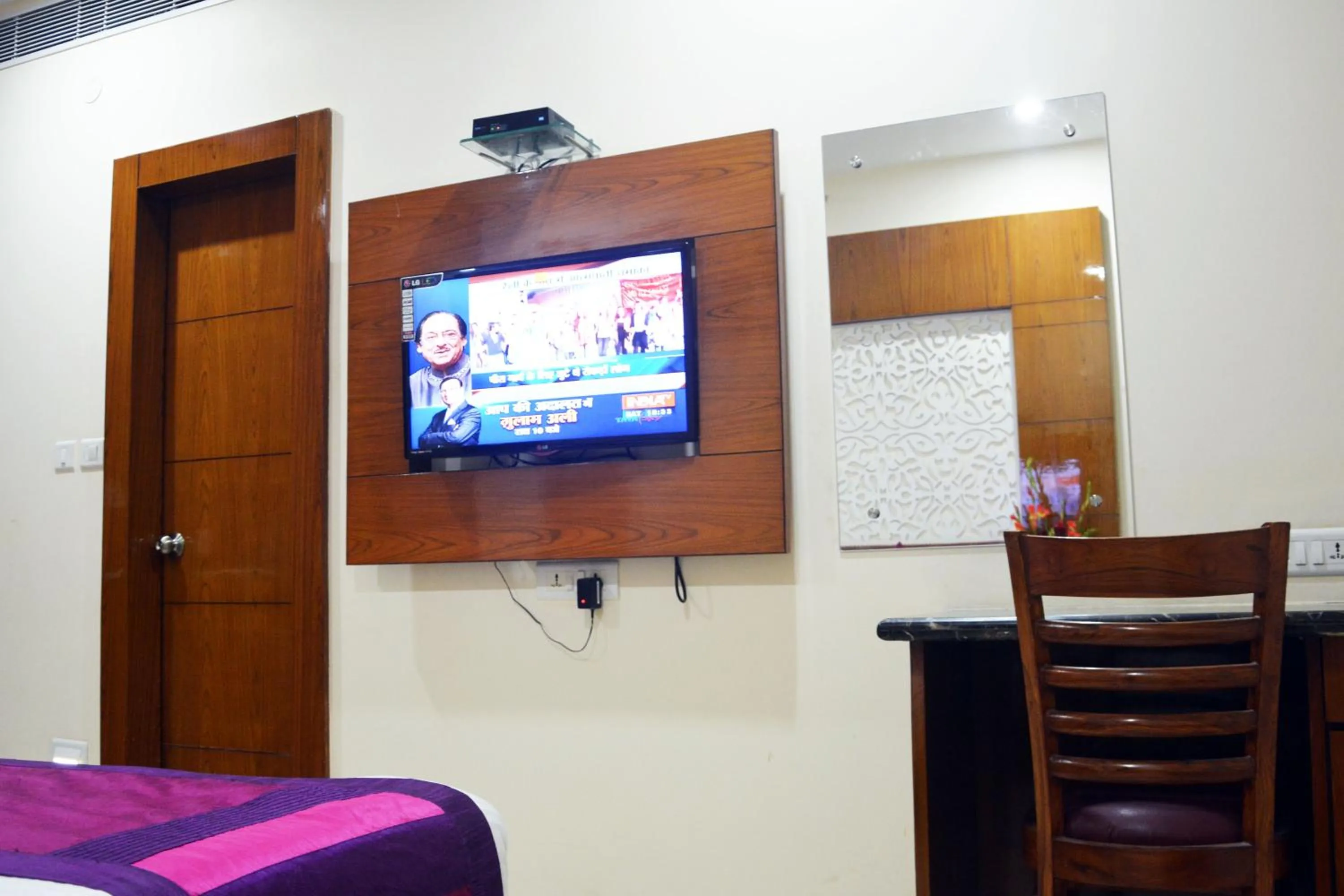 Photo of the whole room, Bed in Trinity Corporate Udyog Vihar