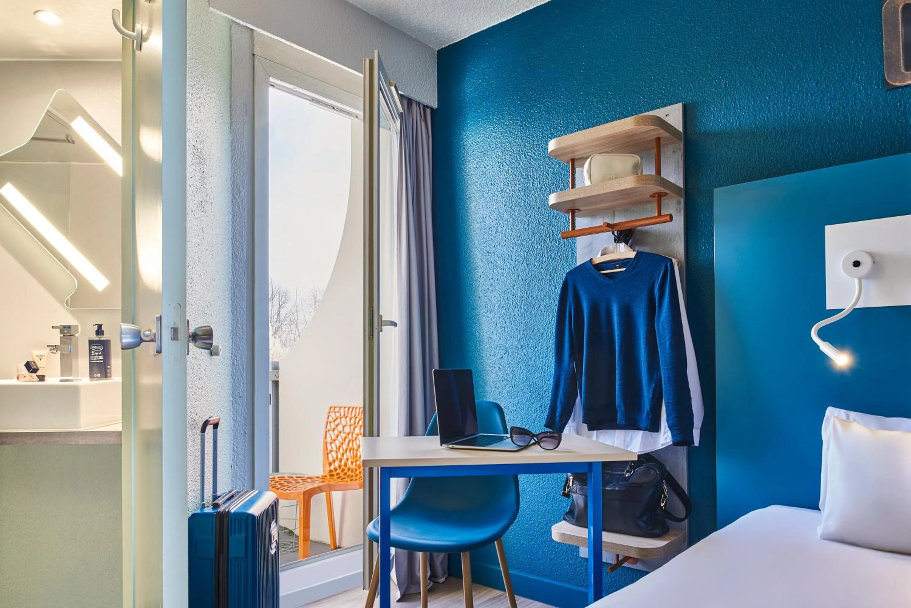 Property building, Bed in ibis budget Saint-Ouen-l'Aumône