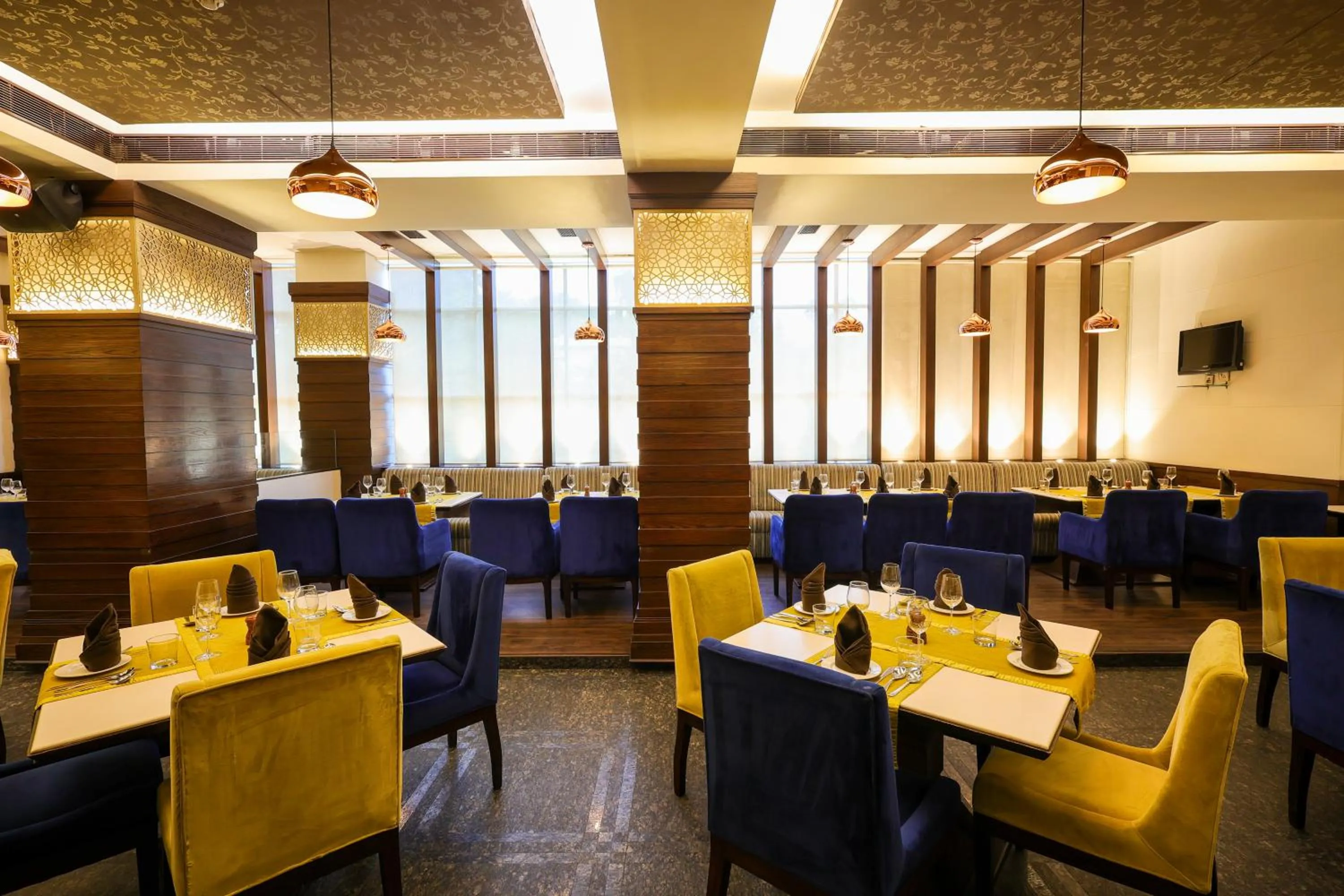 Restaurant/places to eat in Hotel Royal Cliff