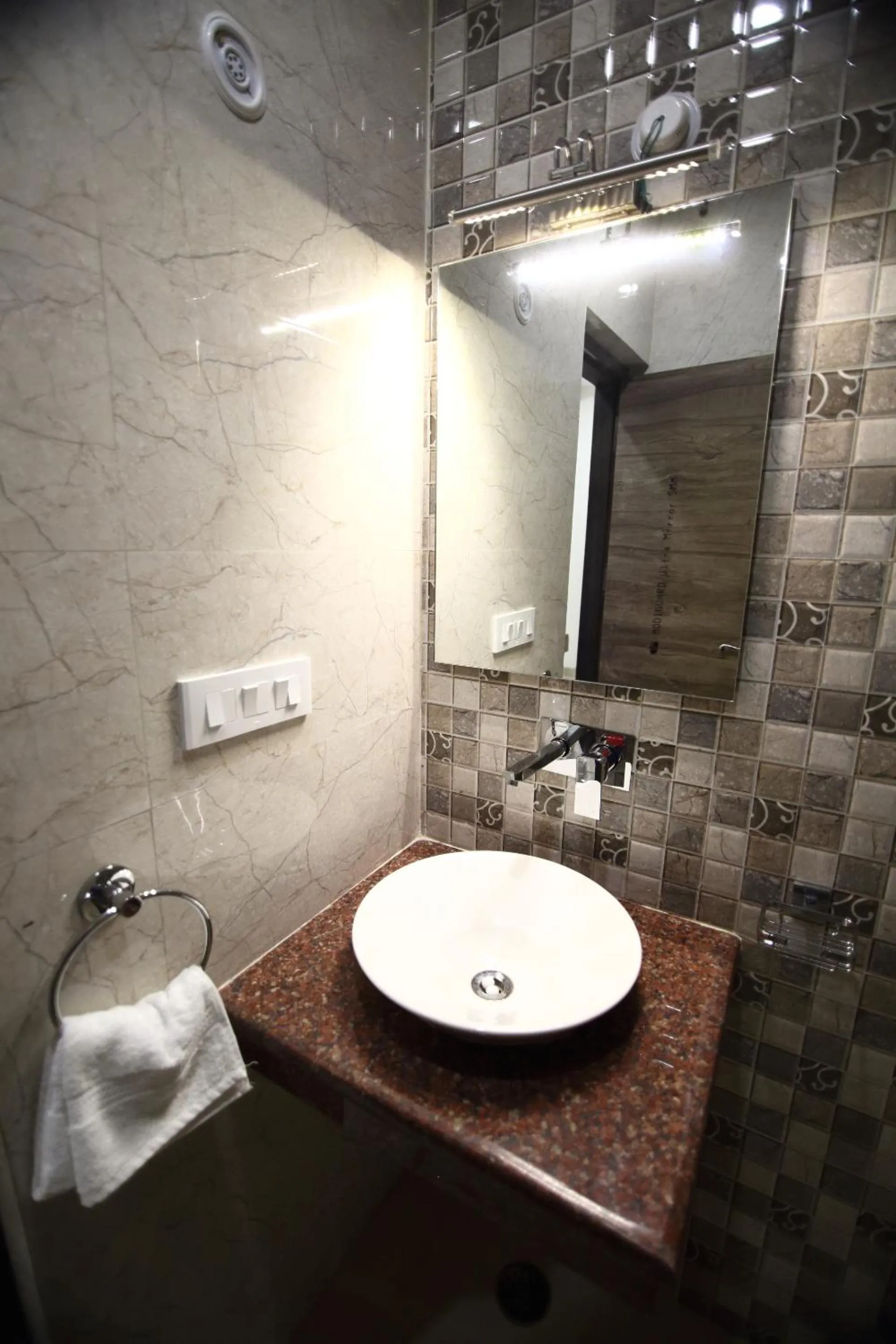 Bathroom in Regal Hotel and restaurant