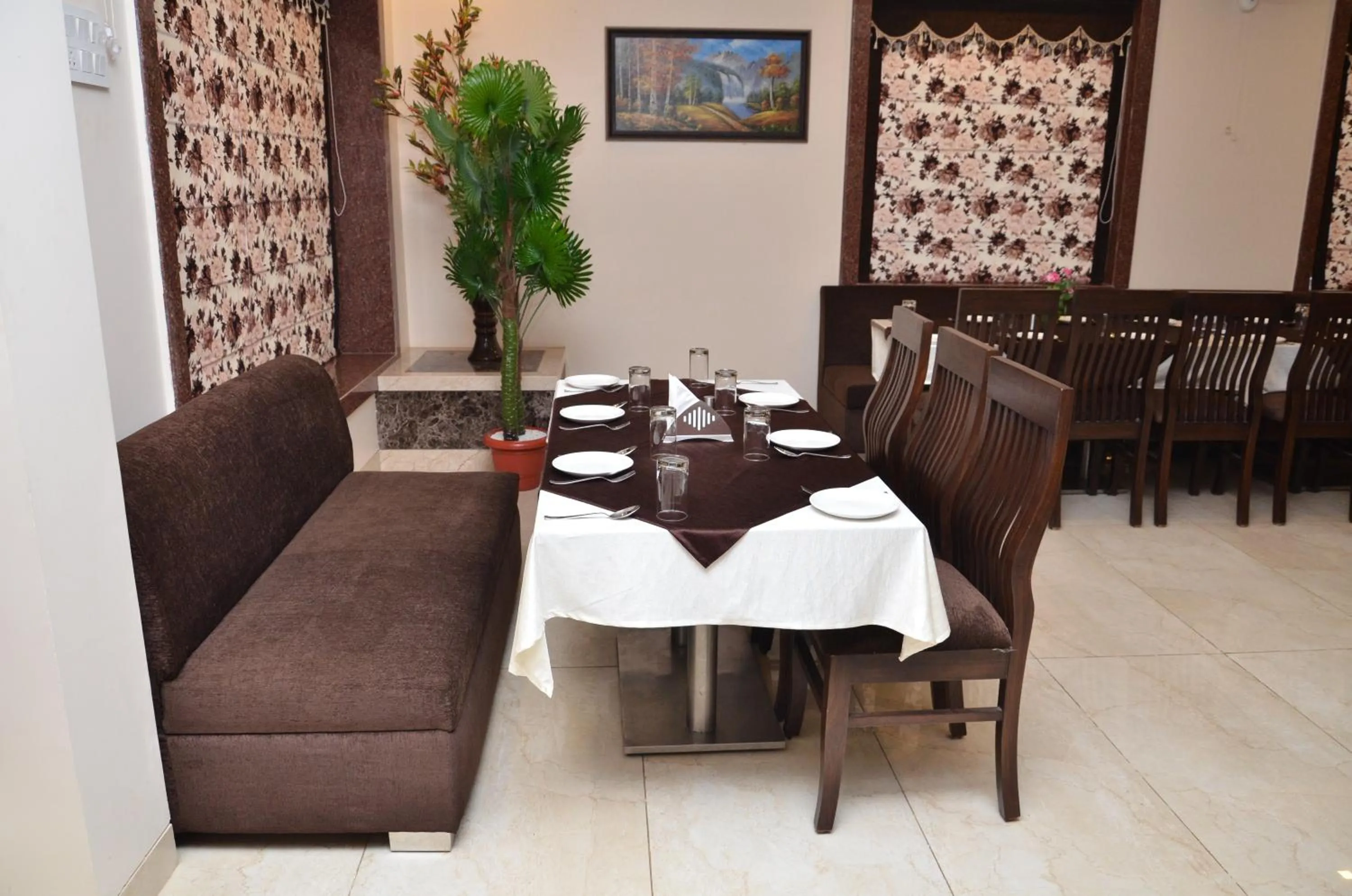 Restaurant/places to eat in Regal Hotel and restaurant