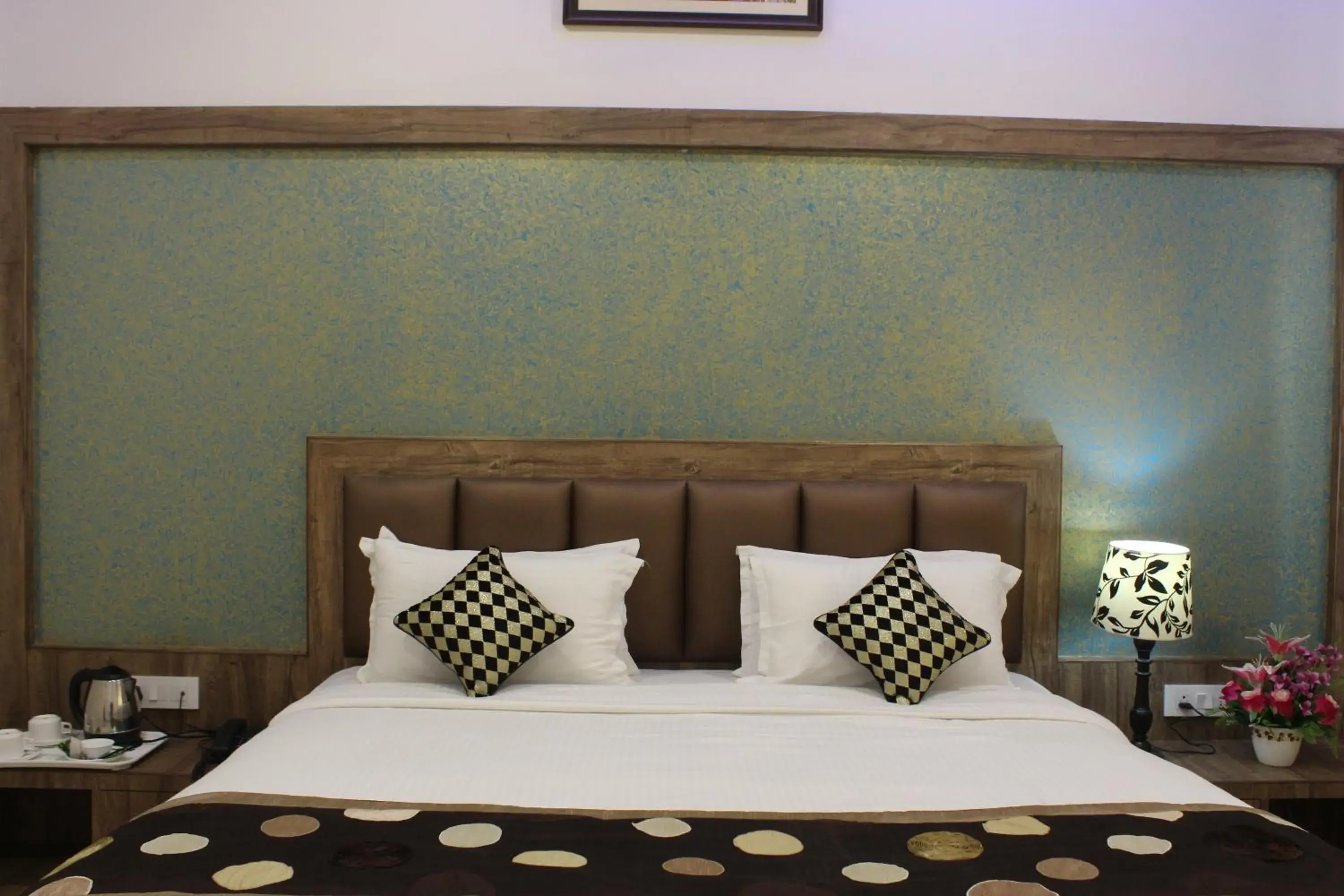Deluxe Double Room - single occupancy in Regal Hotel and restaurant Deluxe Double Room - single occupancy in Regal Hotel and restaurant