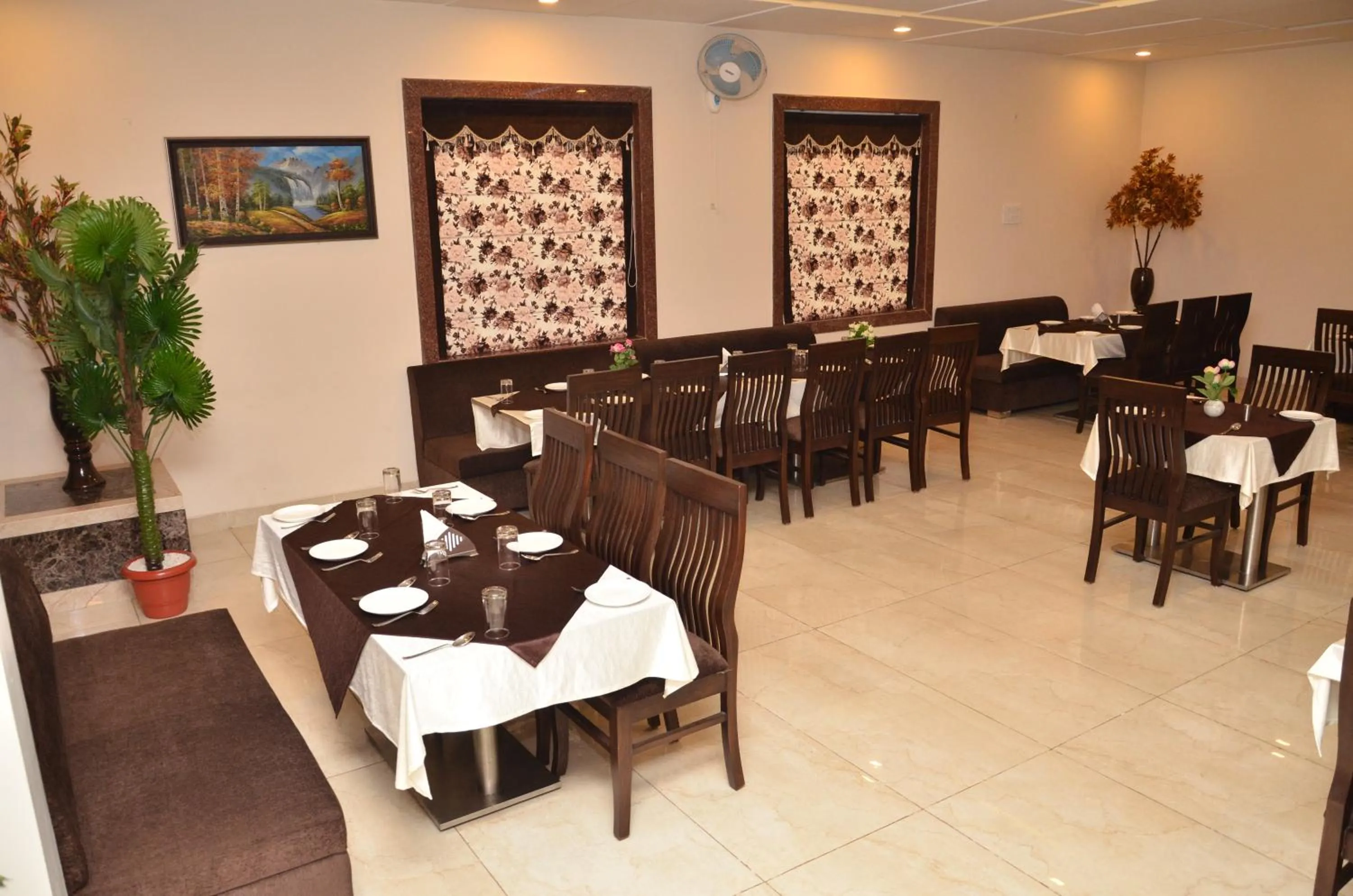 Restaurant/places to eat in Regal Hotel and restaurant