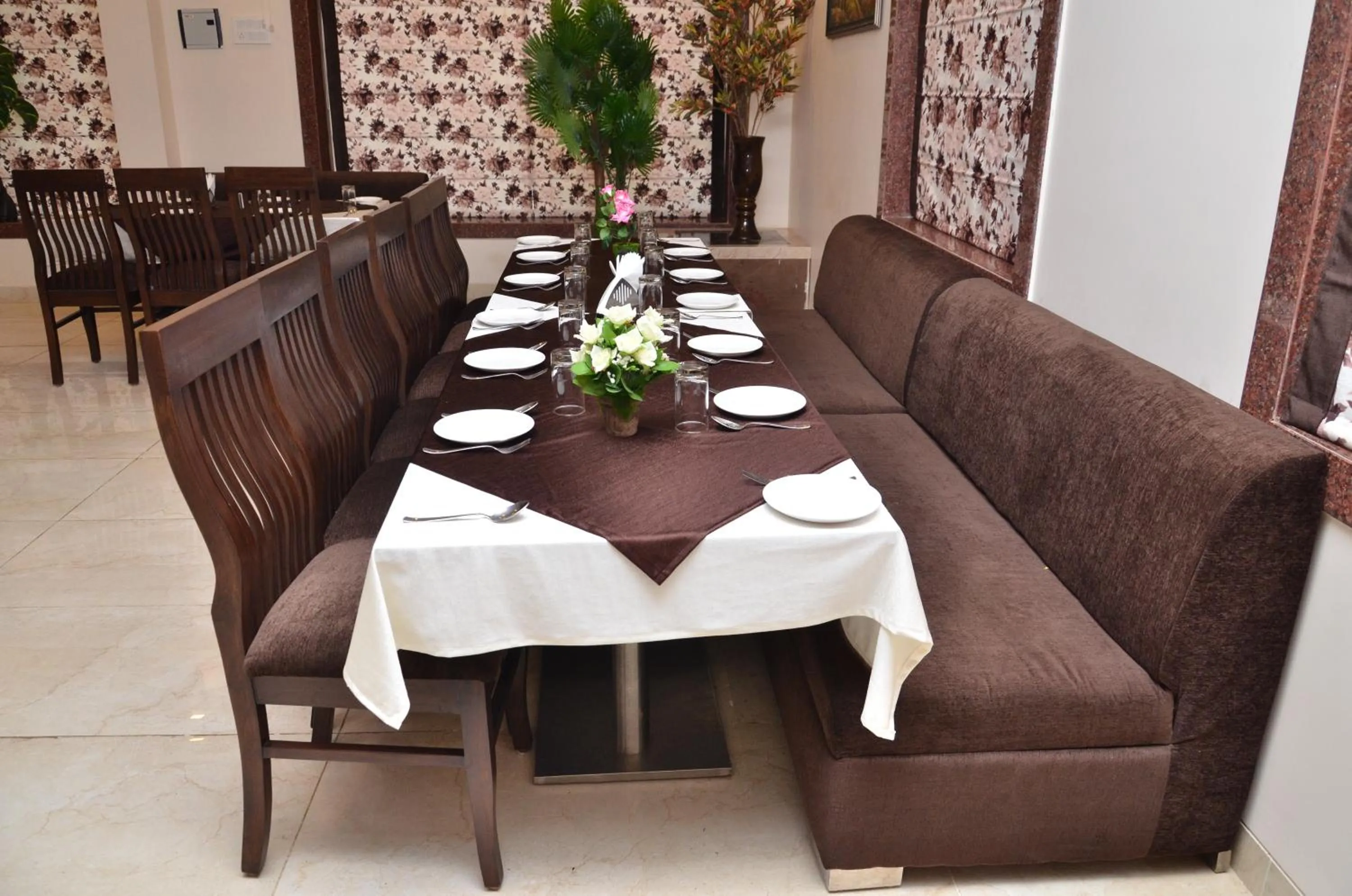 Restaurant/places to eat in Regal Hotel and restaurant