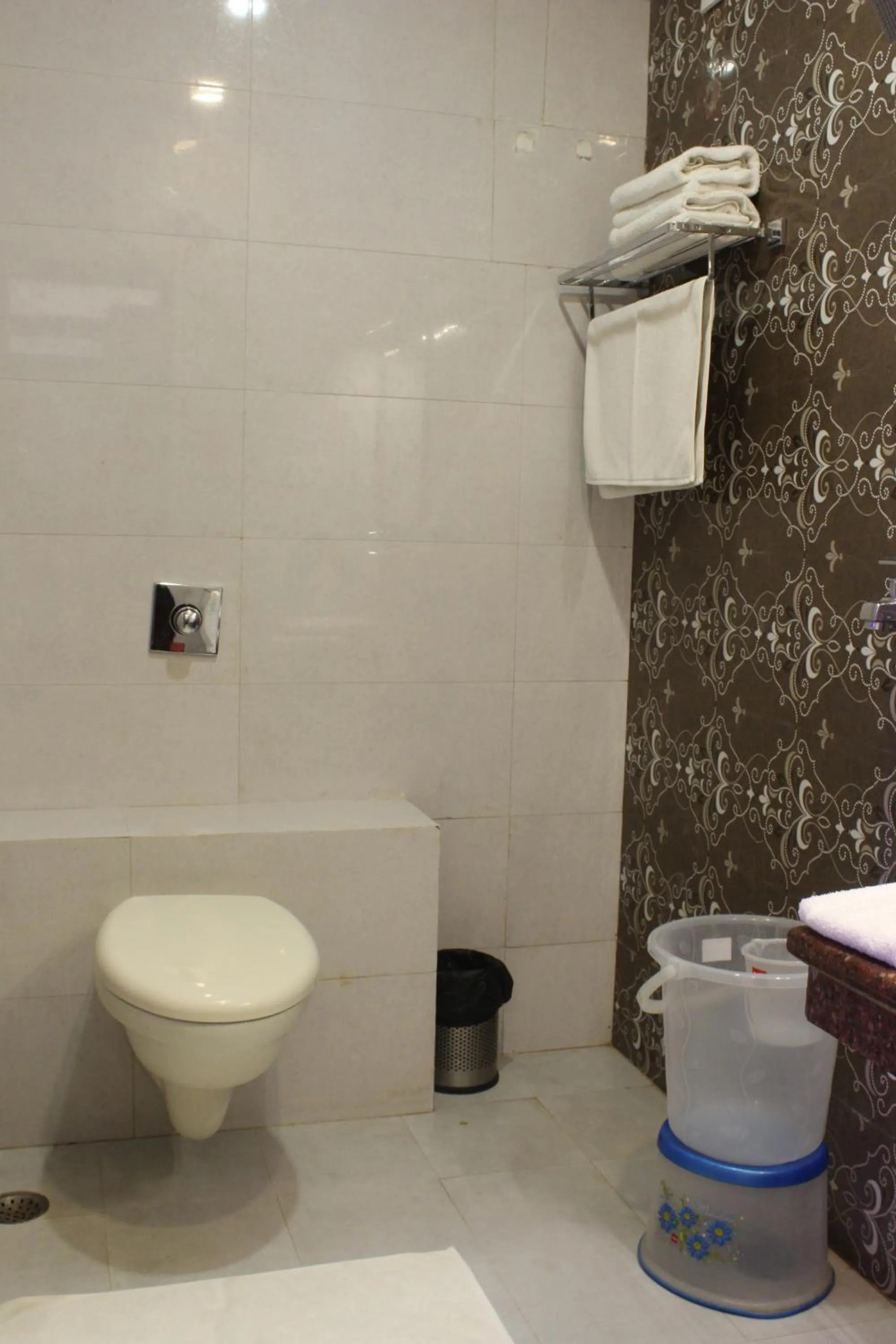 Bathroom in Regal Hotel and restaurant