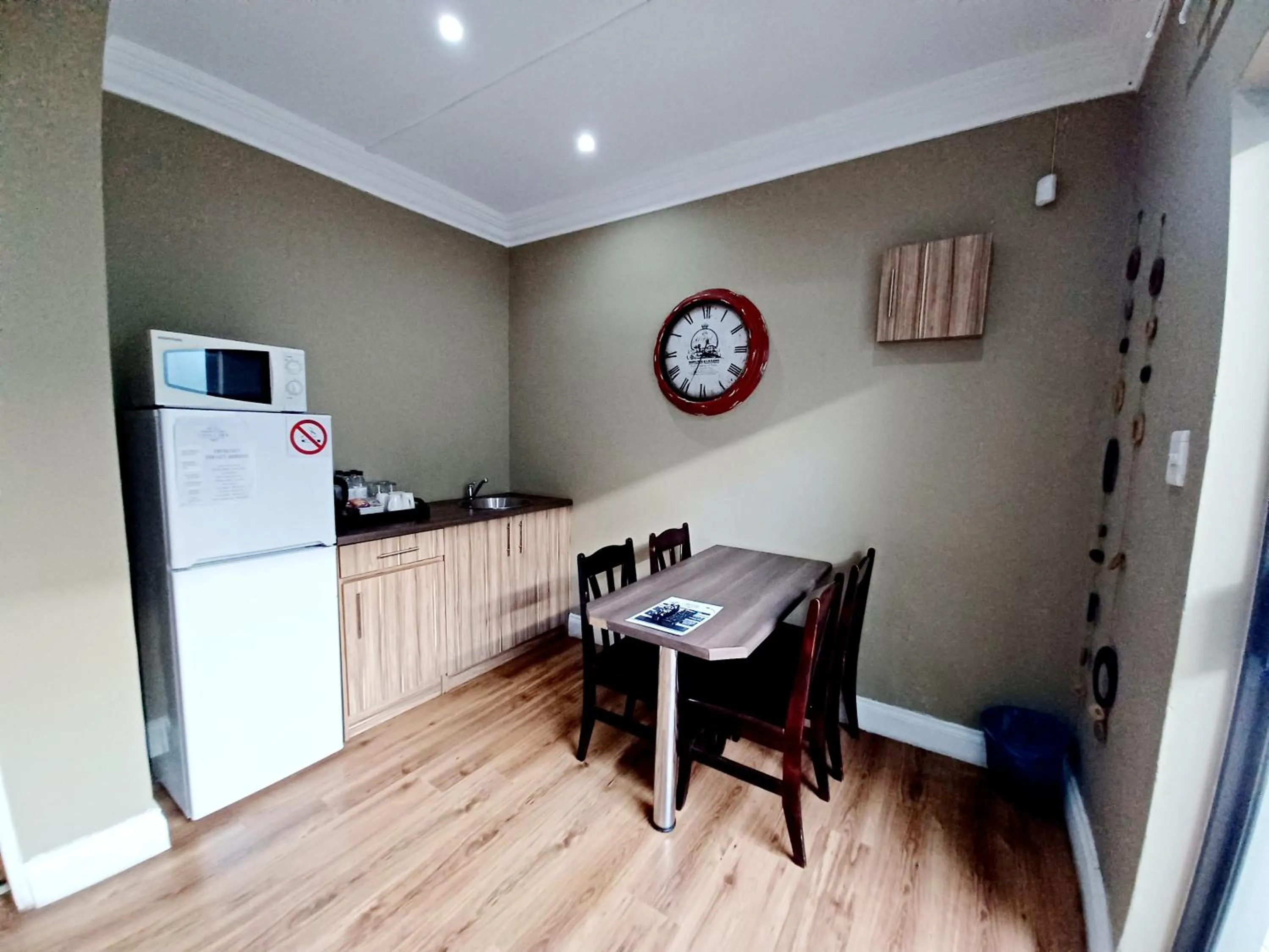 Kitchen or kitchenette in Casa Cara Guest House