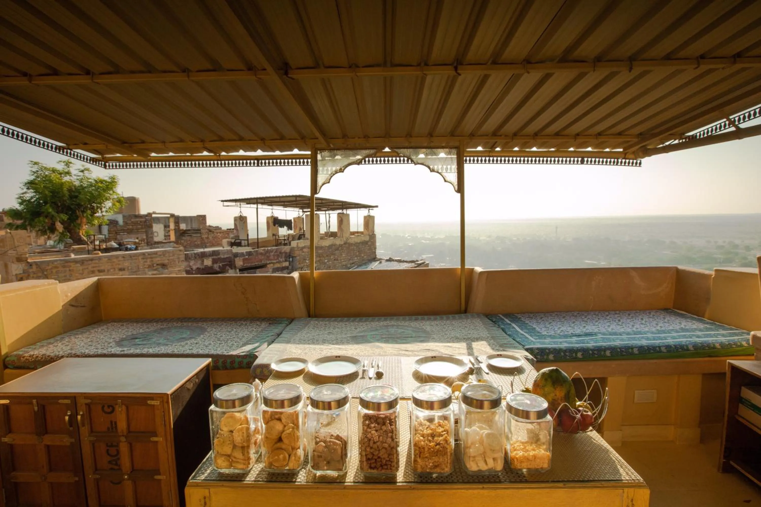 Restaurant/places to eat in Fort Villa