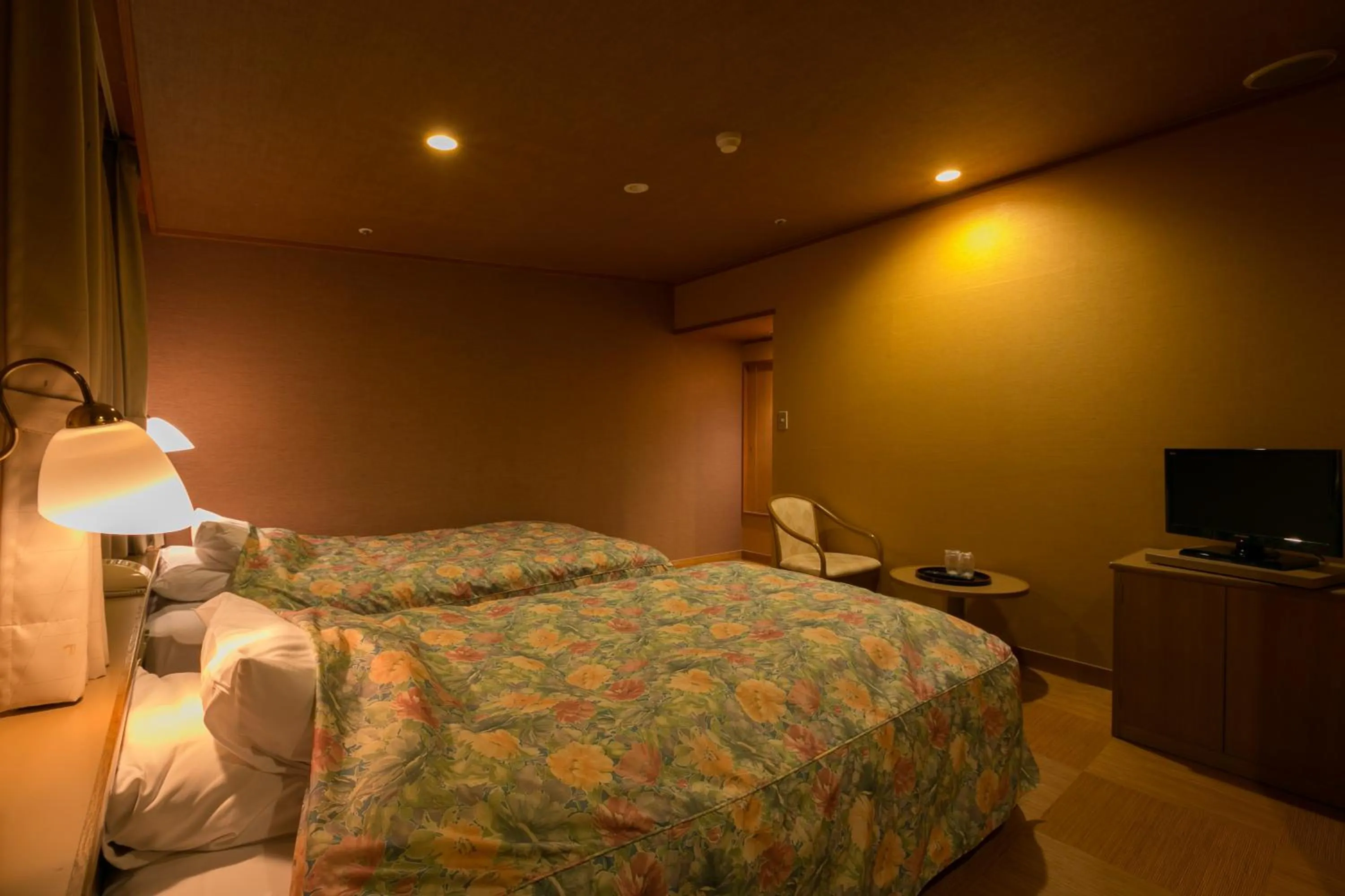 Photo of the whole room, Bed in Shima Tamura
