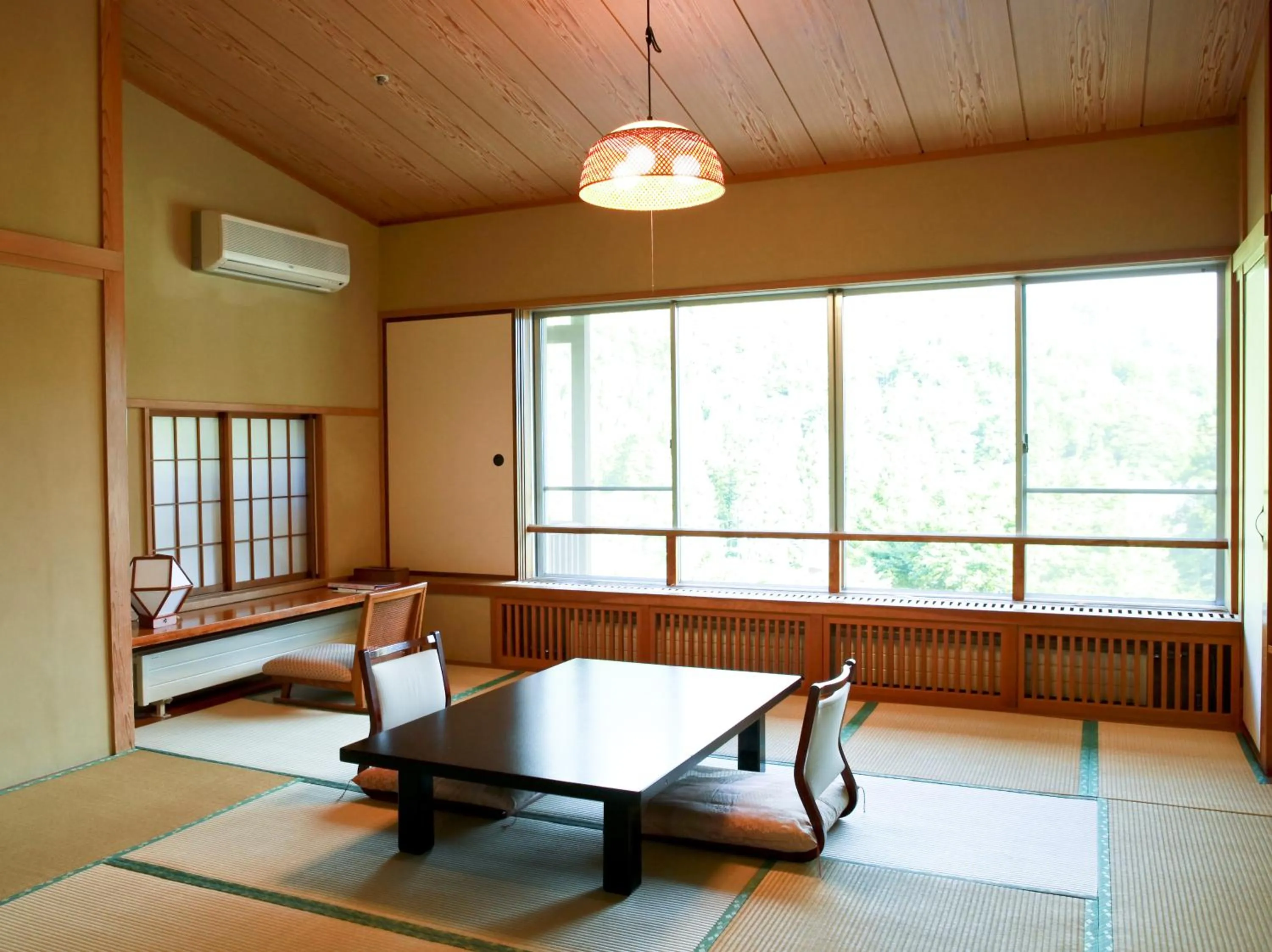 Photo of the whole room in Shima Tamura