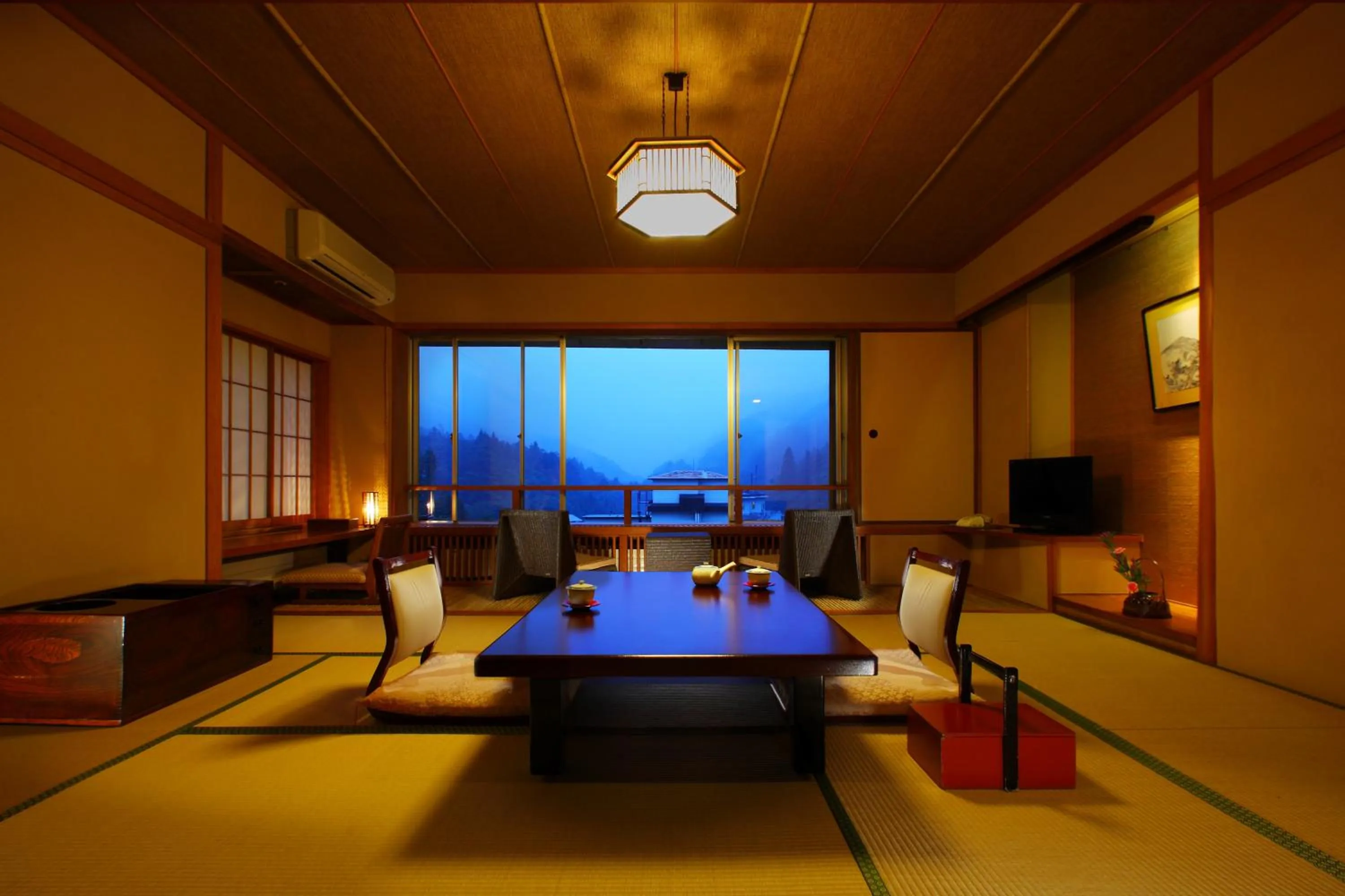 Photo of the whole room in Shima Tamura