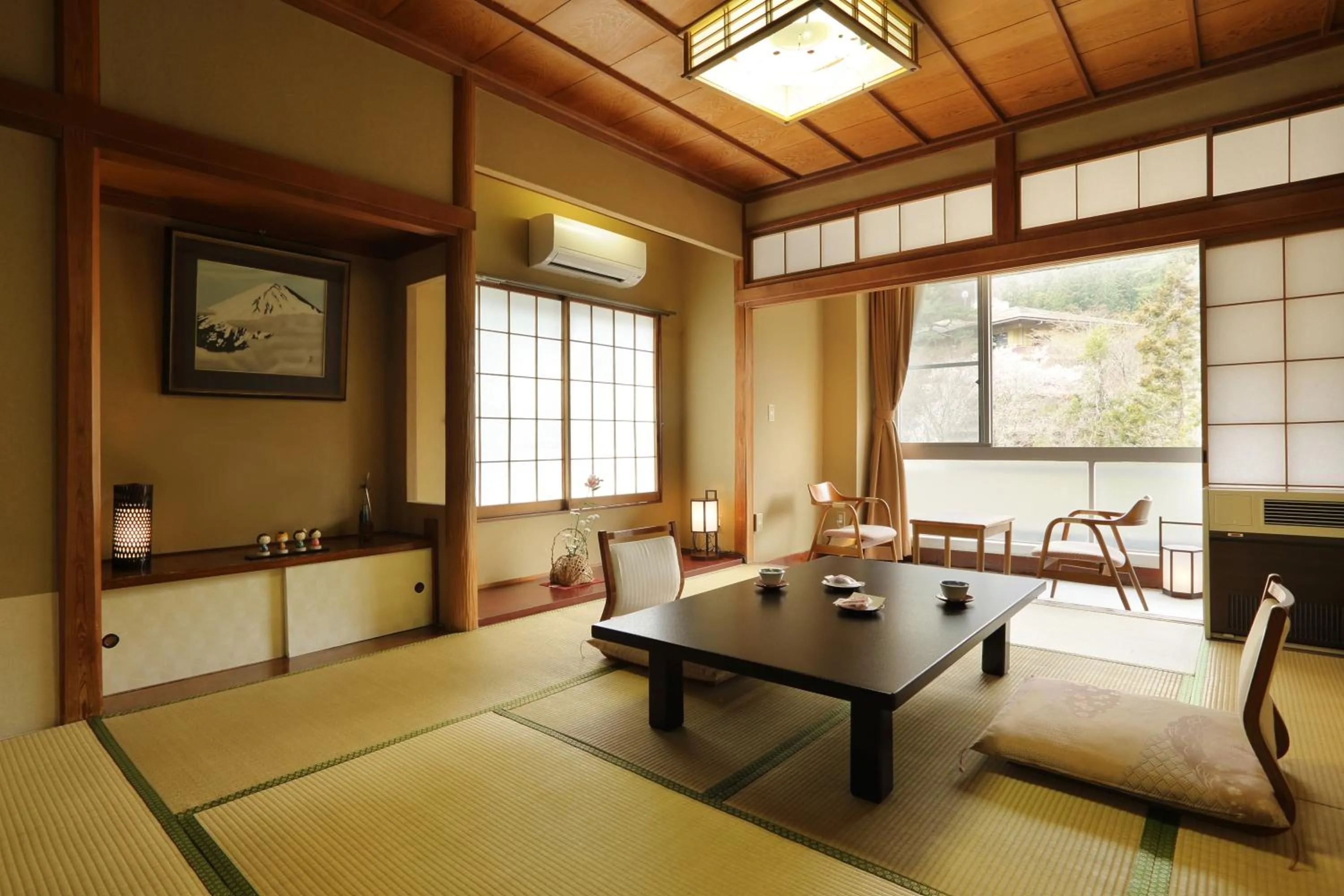 Photo of the whole room in Shima Tamura