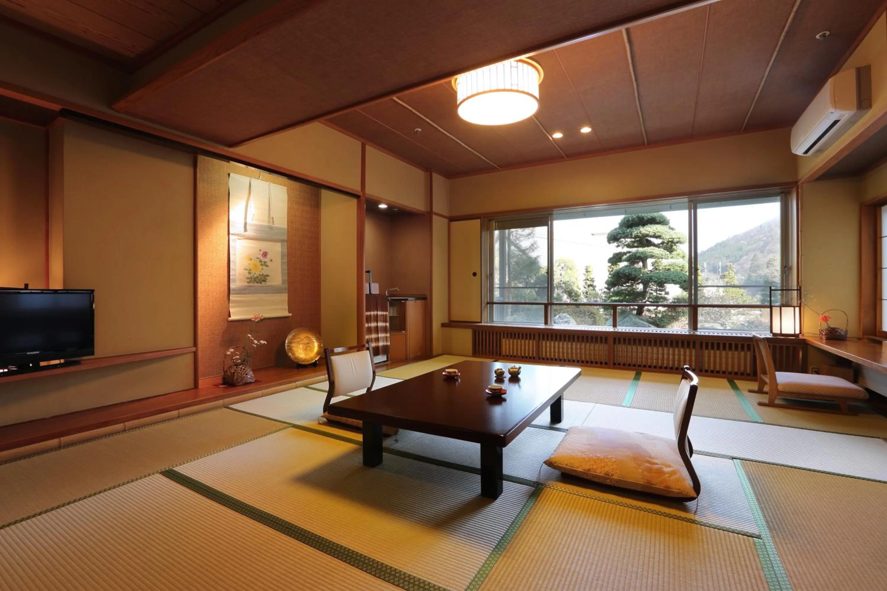 Photo of the whole room in Shima Tamura