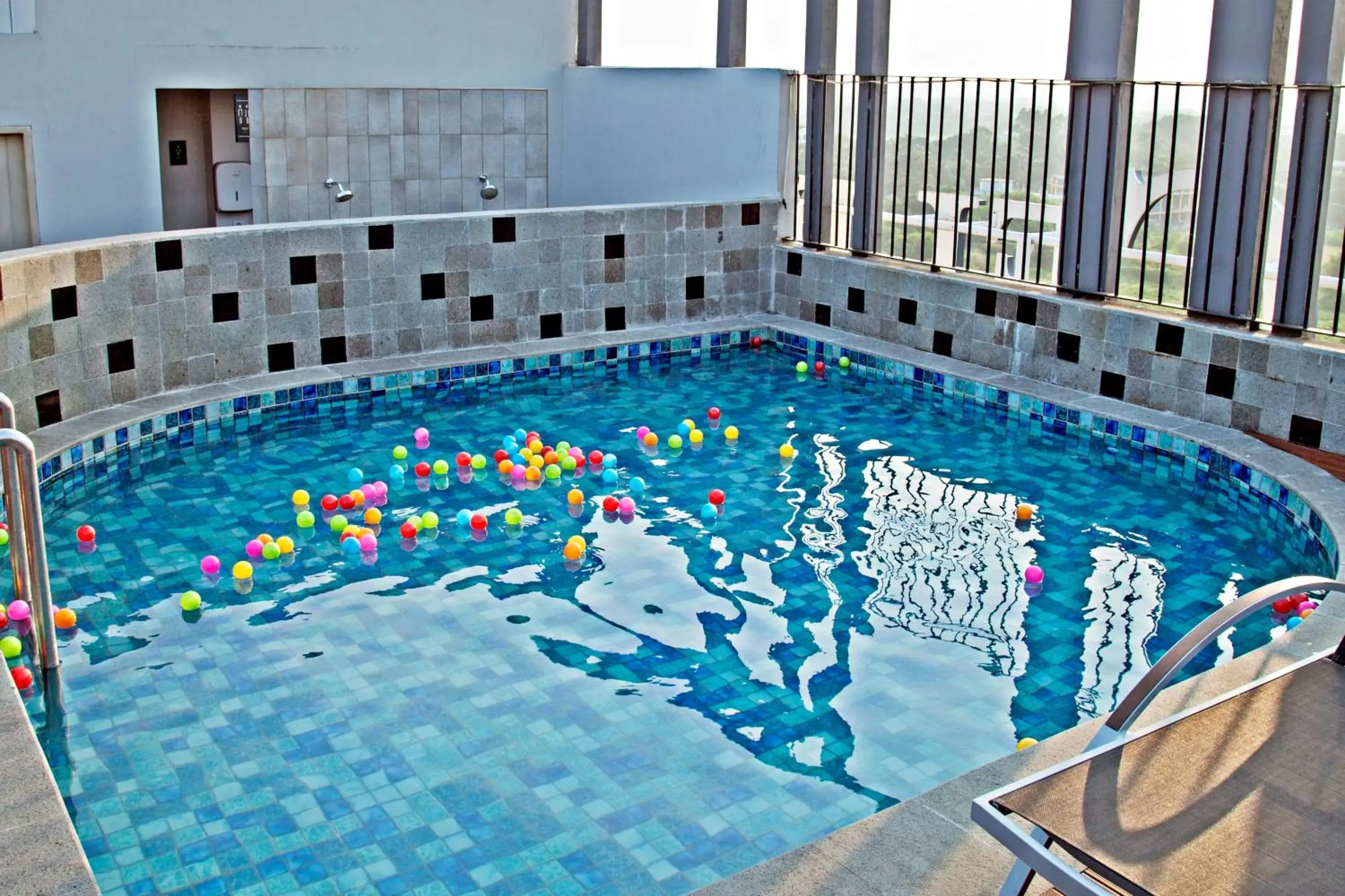 Swimming pool in Swiss-Belinn Cikarang Swimming pool in Swiss-Belinn Cikarang