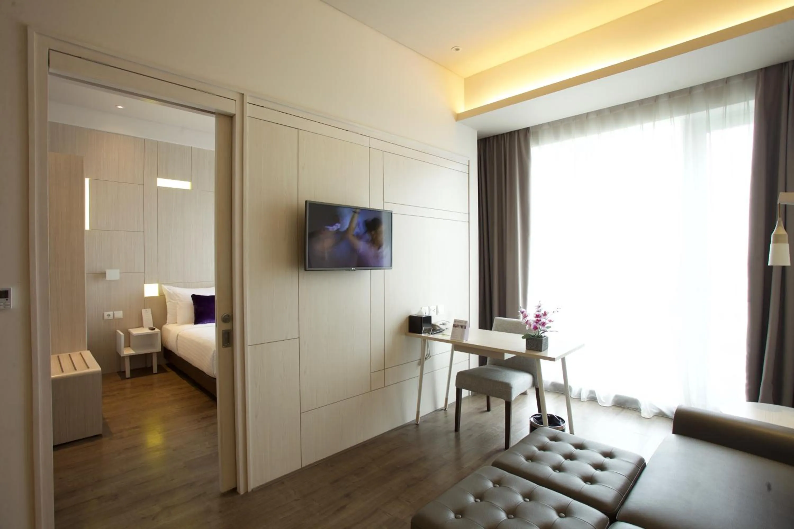Living room, Bed in Swiss-Belinn Cikarang