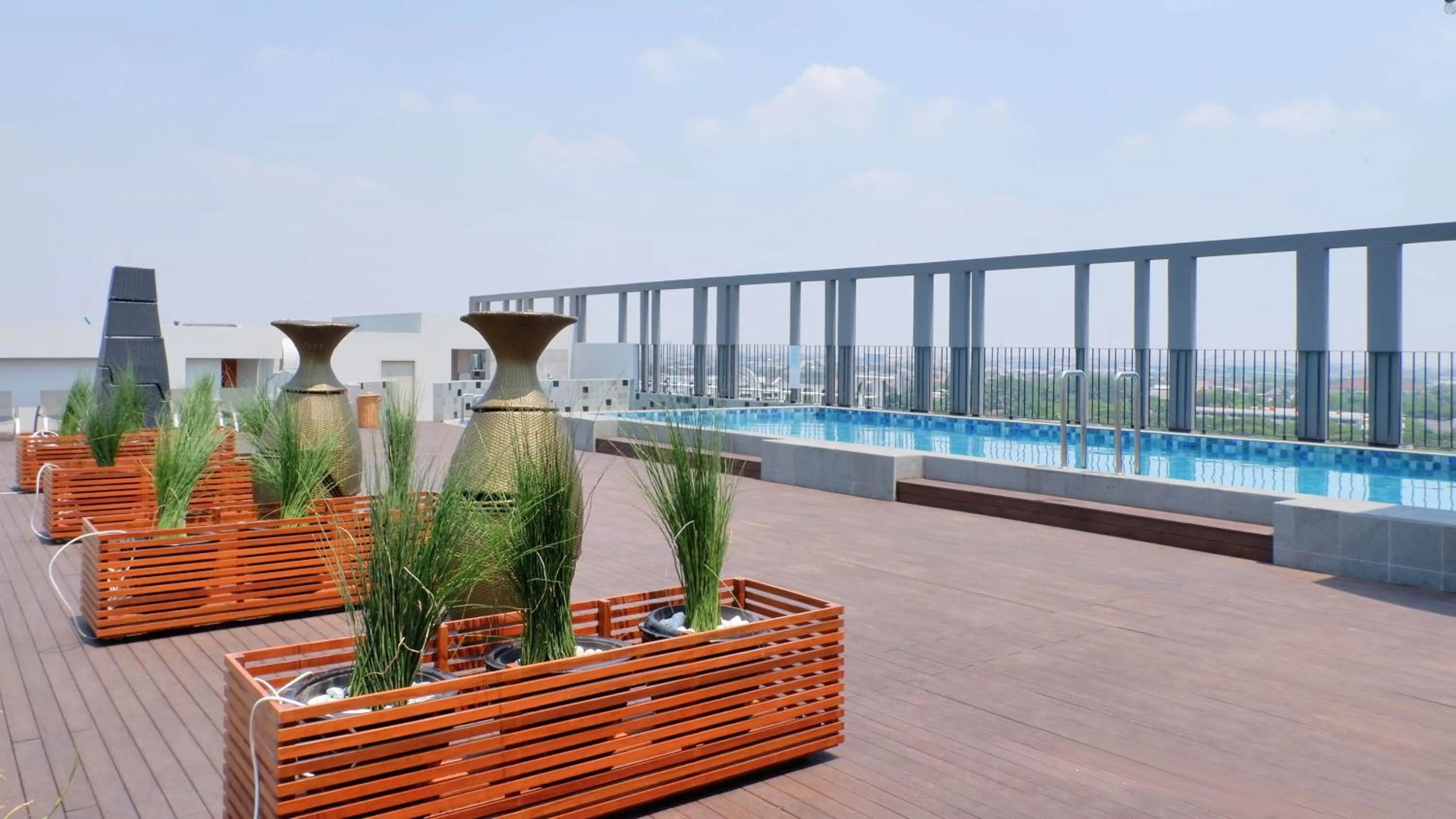 Swimming pool in Swiss-Belinn Cikarang