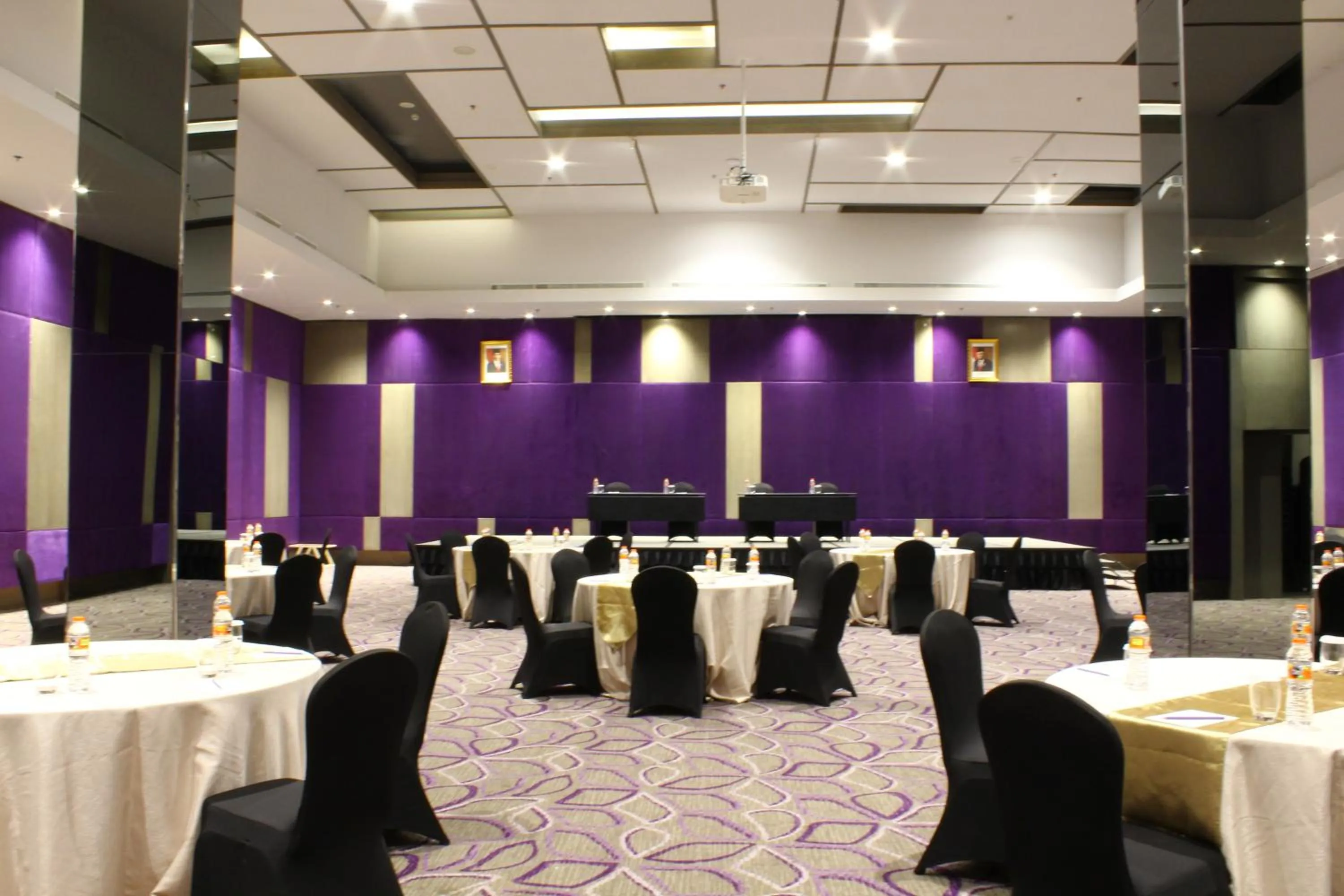 Meeting/conference room in Swiss-Belinn Cikarang