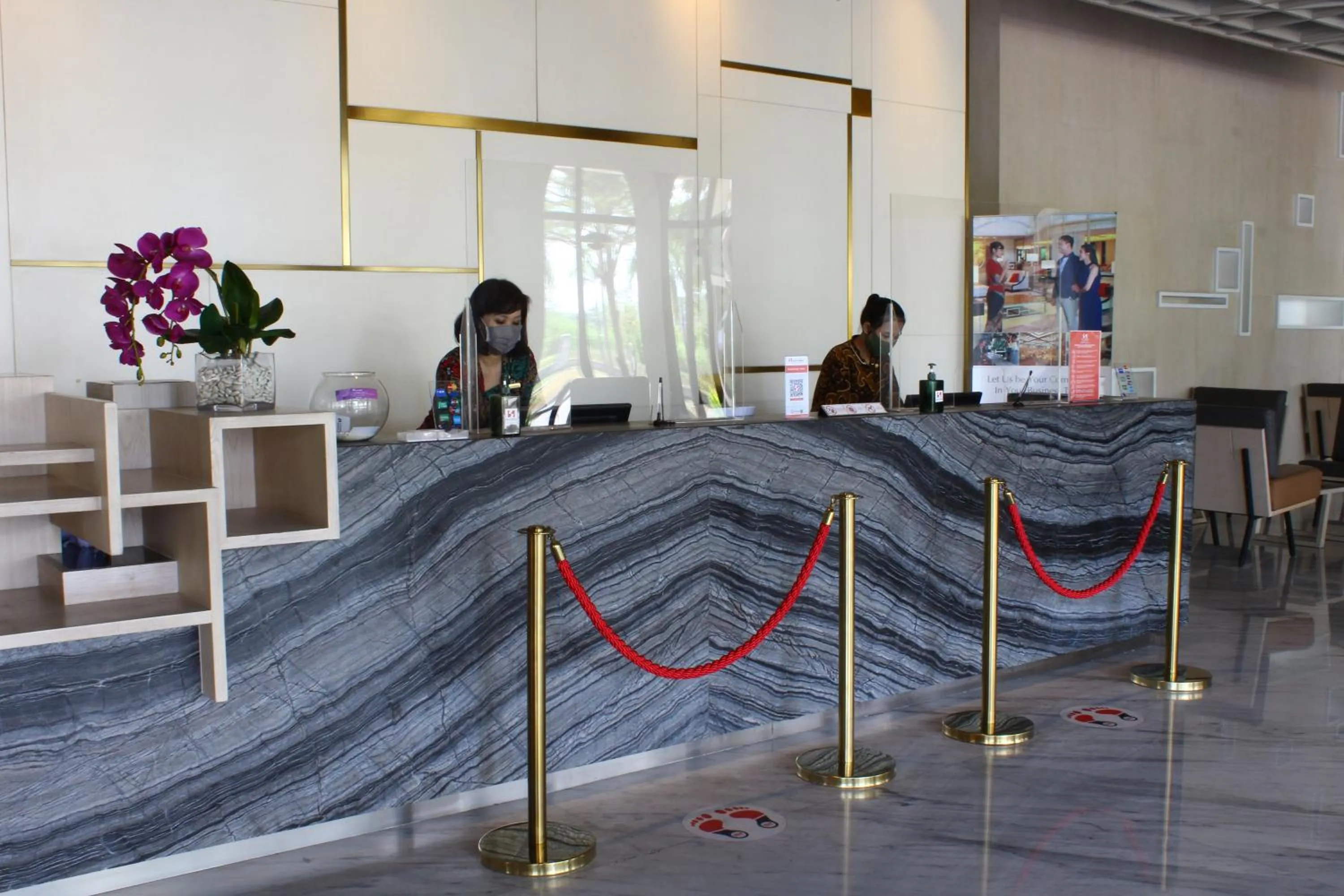 Lobby or reception in Swiss-Belinn Cikarang
