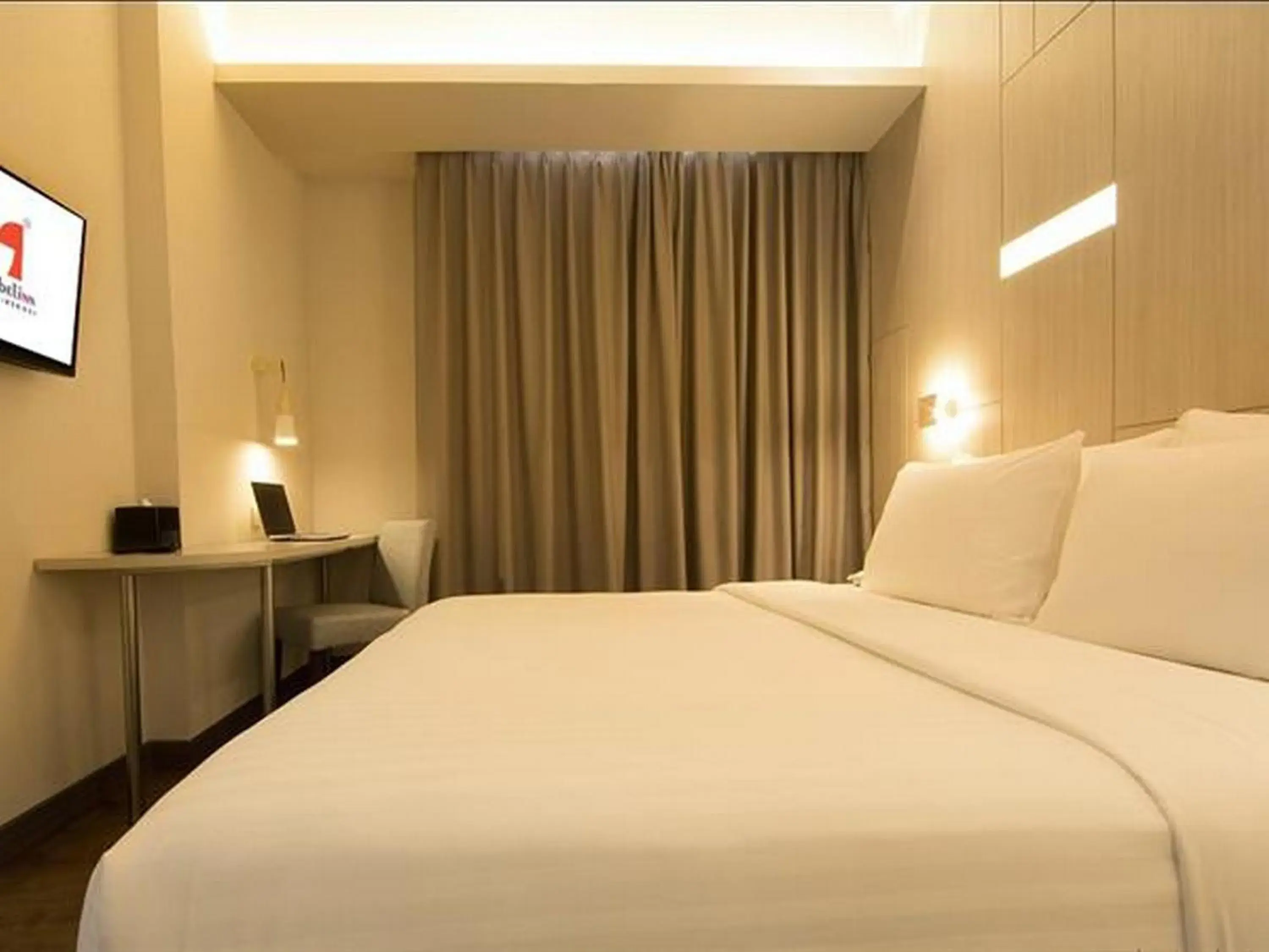 Deluxe Double Room in Swiss-Belinn Cikarang Deluxe Double Room in Swiss-Belinn Cikarang