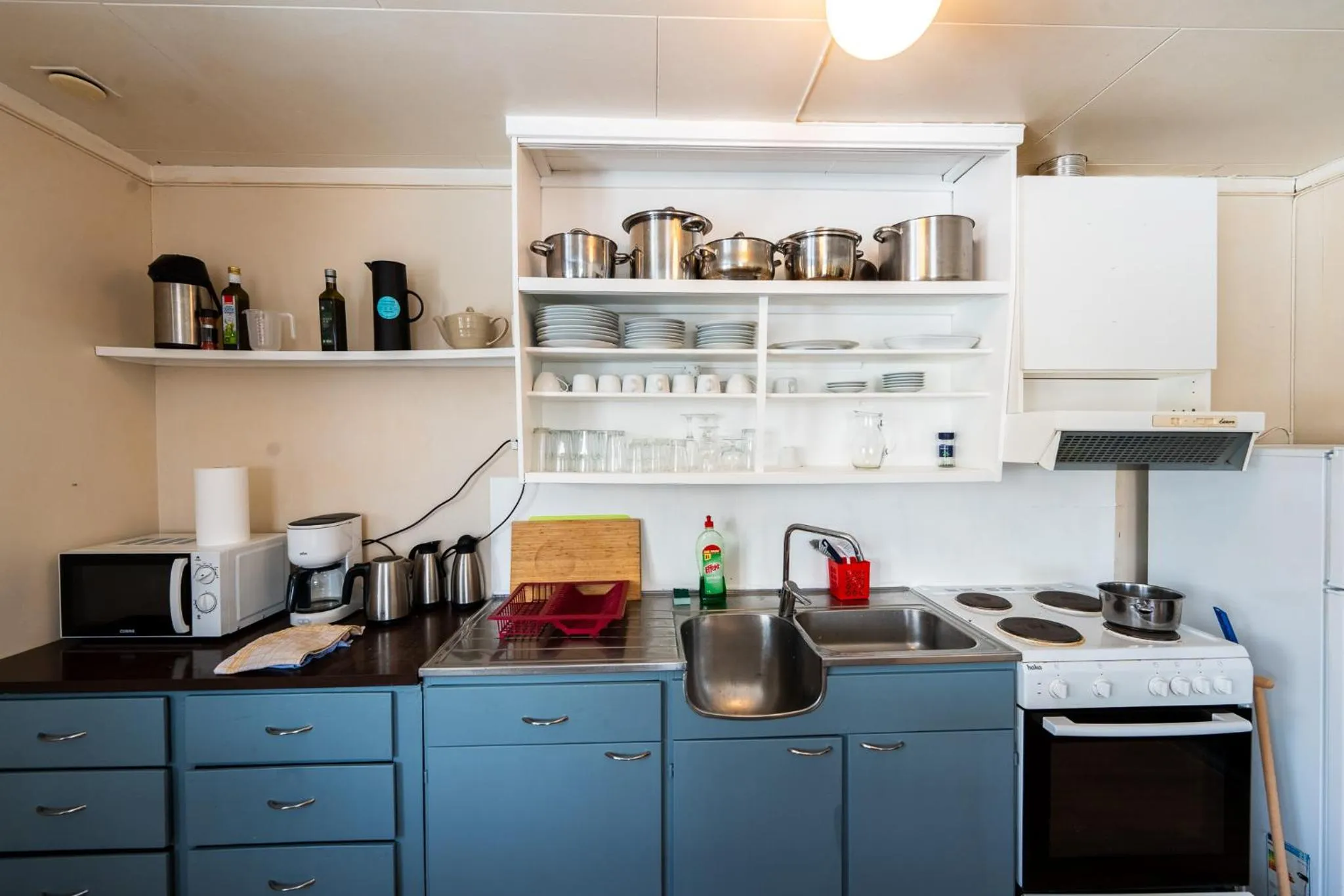 Coffee/tea facilities in Lydersen Rorbuer Budget Hostel & Private Apartments