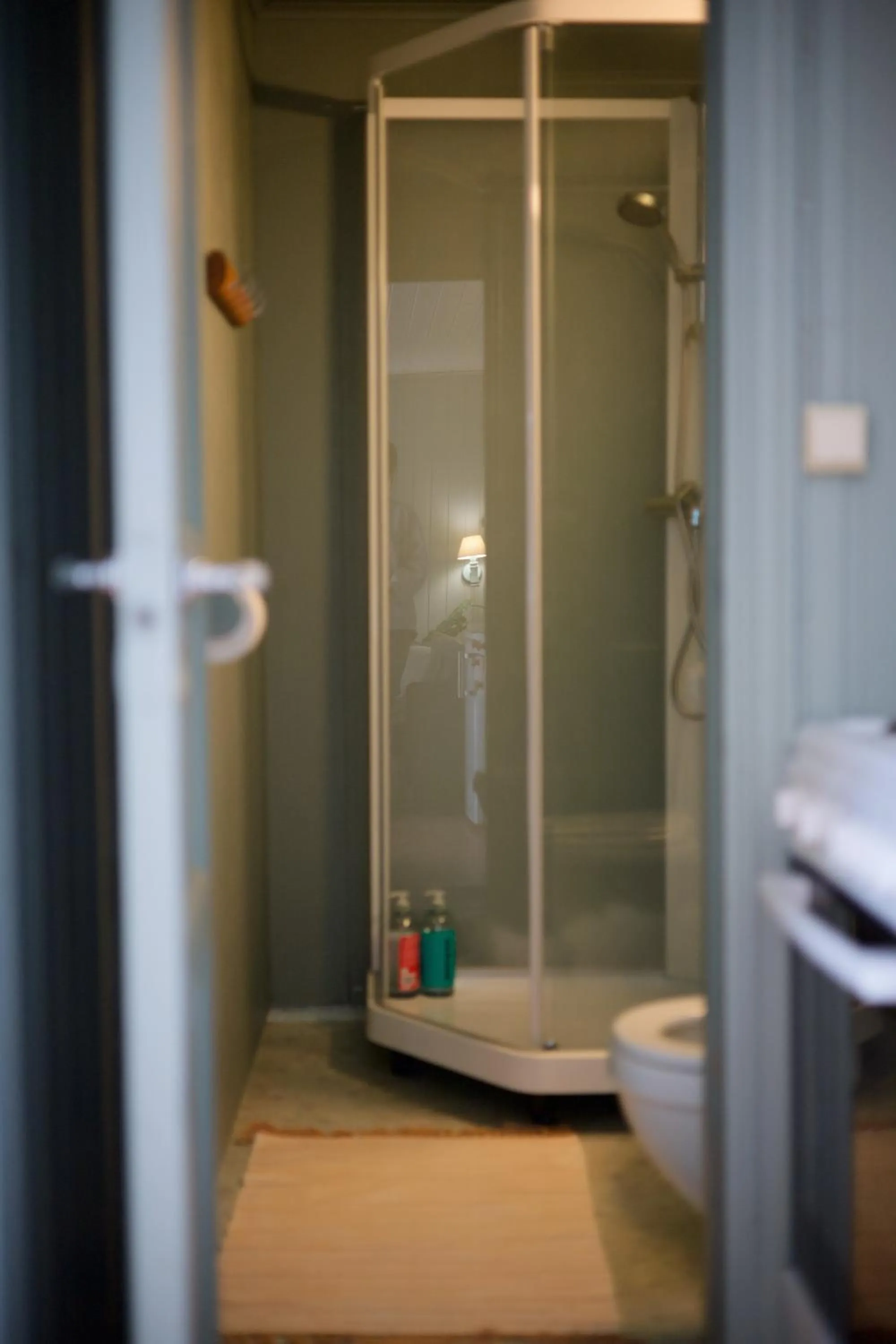 Shower in Lydersen Rorbuer Budget Hostel & Private Apartments