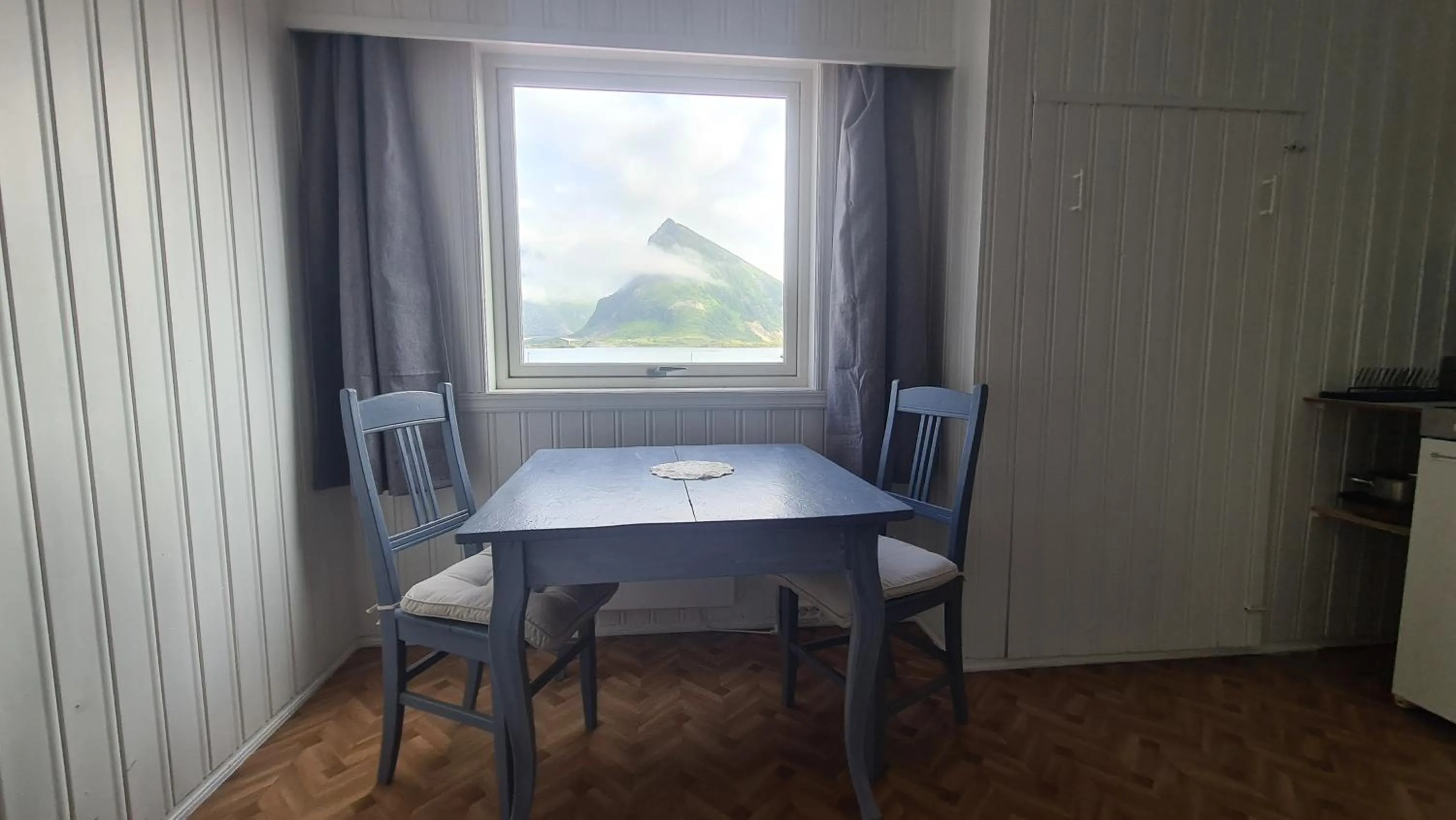 Kitchen or kitchenette in Lydersen Rorbuer Budget Hostel & Private Apartments