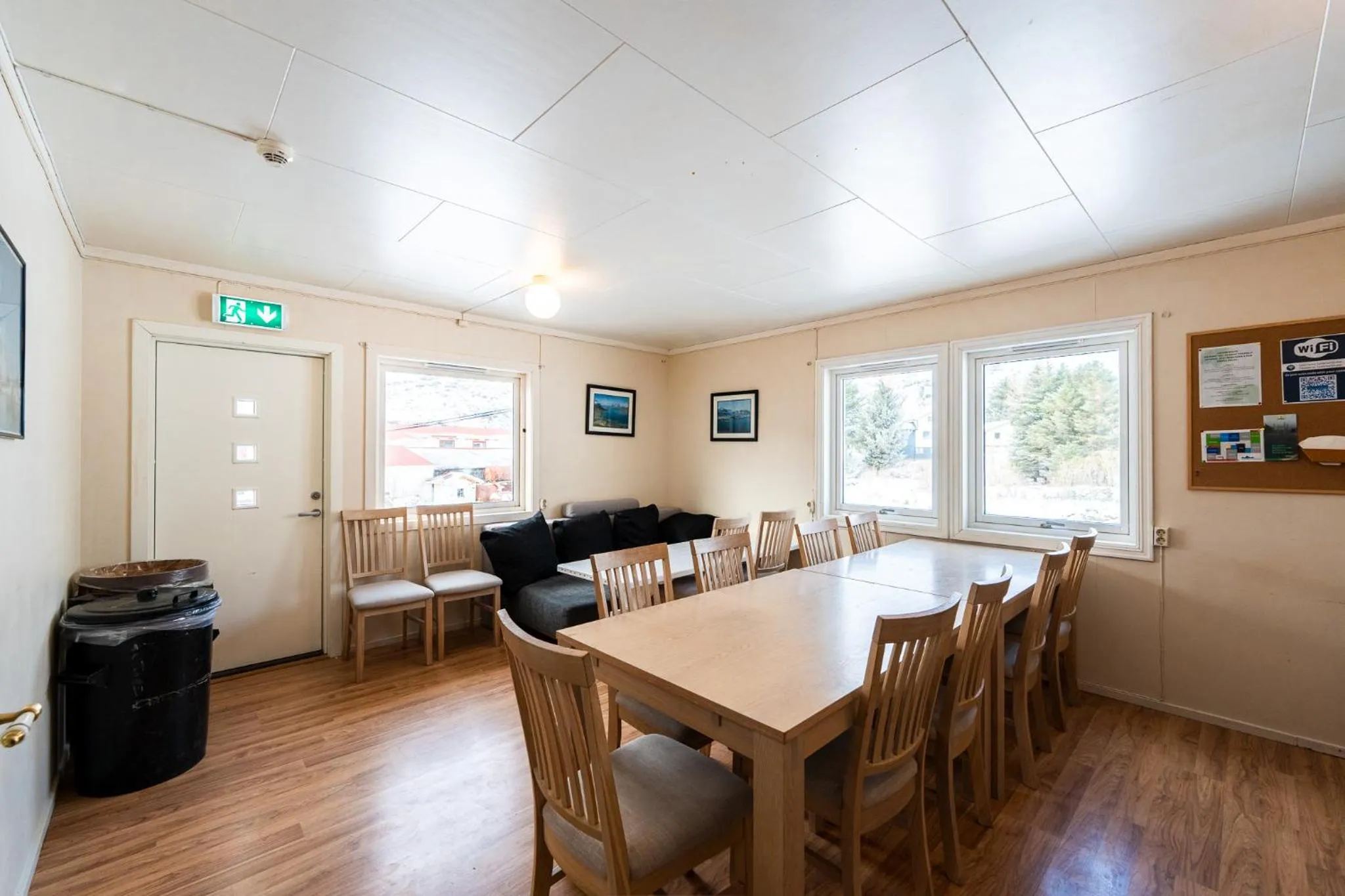 Living room in Lydersen Rorbuer Budget Hostel & Private Apartments