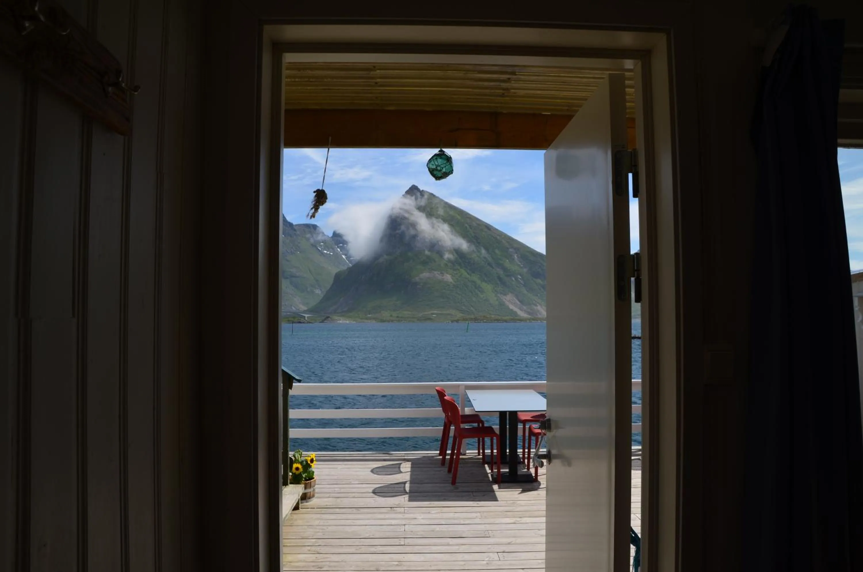 Patio in Lydersen Rorbuer Budget Hostel & Private Apartments