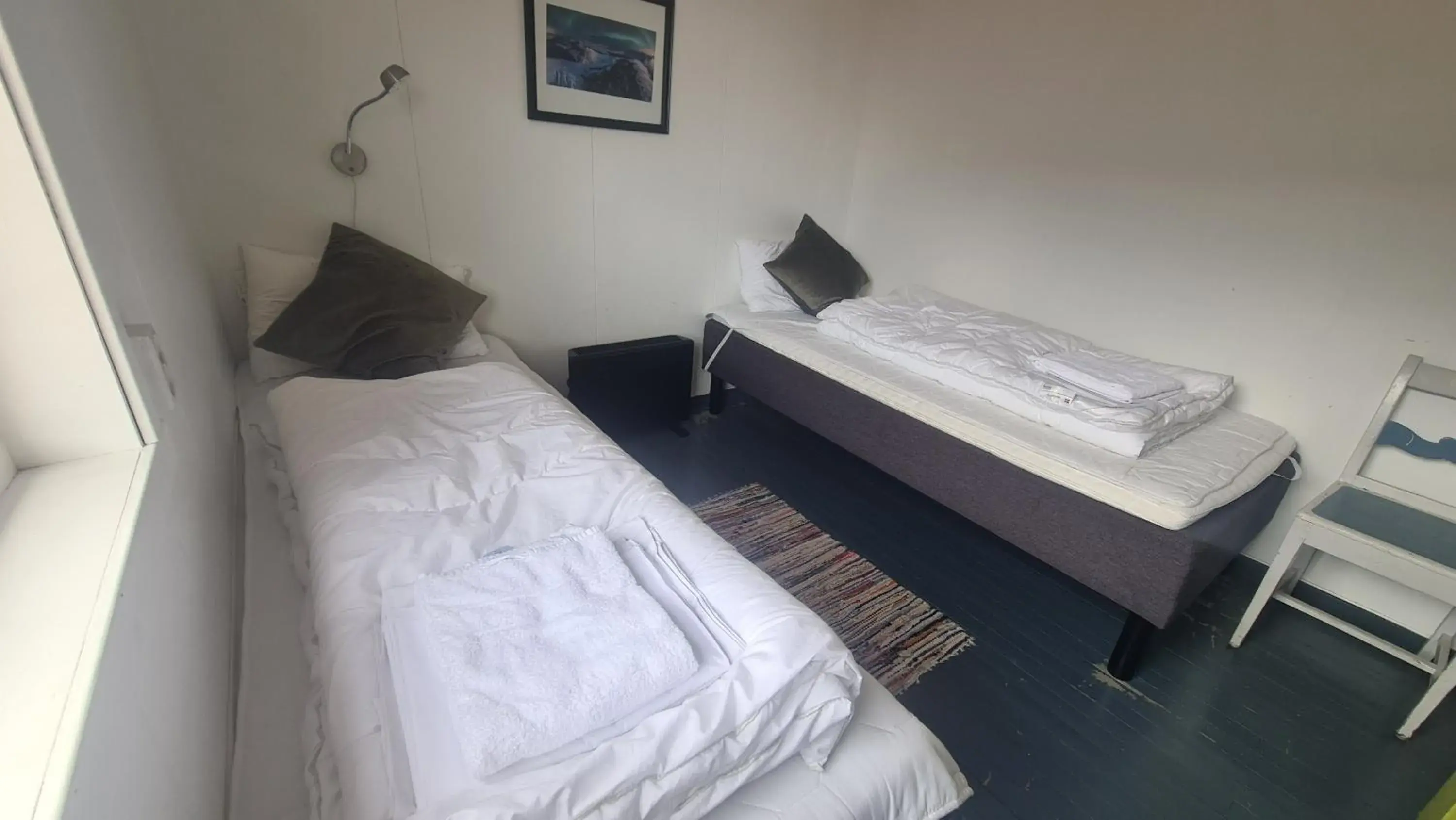 Budget Double Room with Shared Bathroom in Lydersen Rorbuer Budget Hostel & Private Apartments Budget Double Room with Shared Bathroom in Lydersen Rorbuer Budget Hostel & Private Apartments
