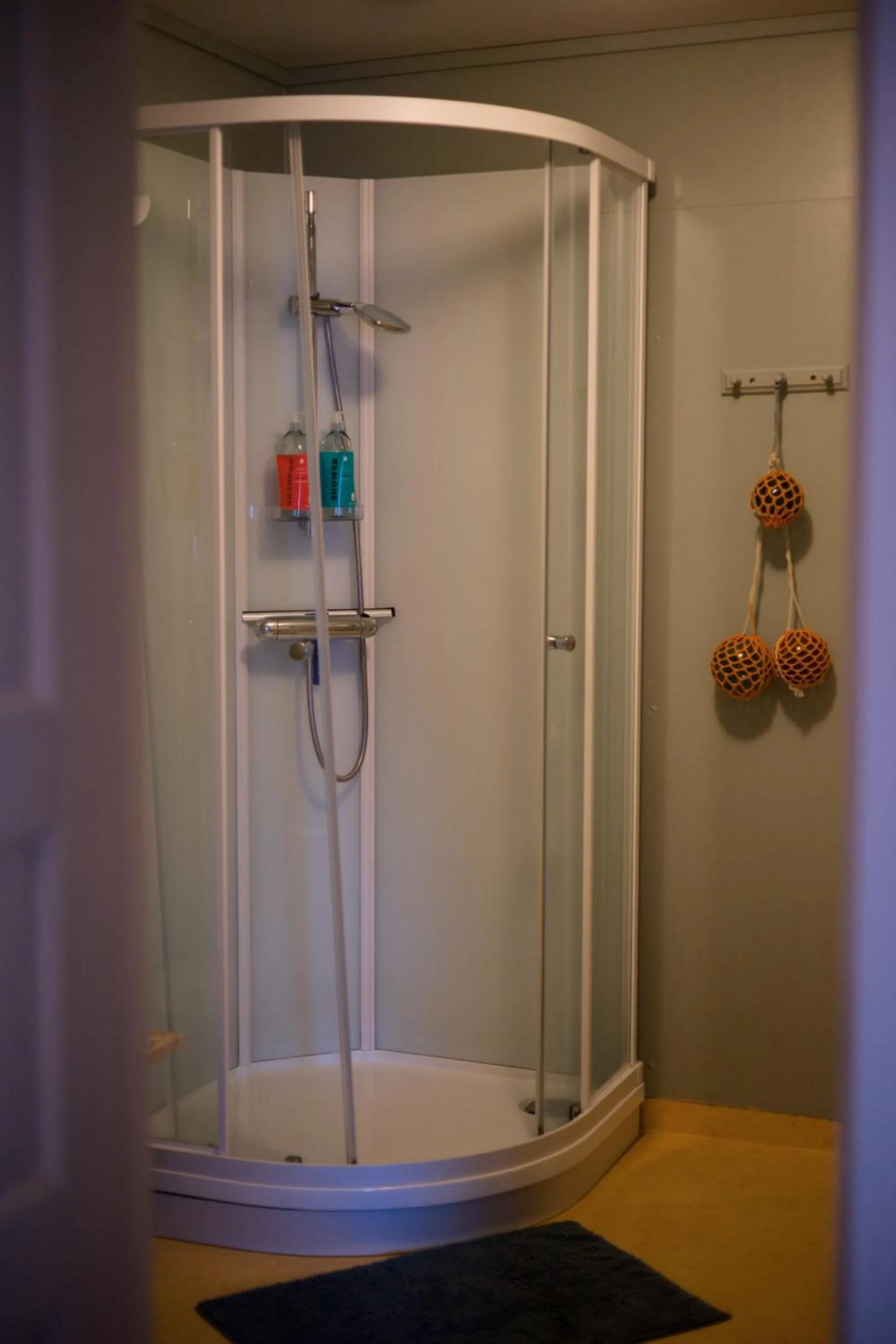 Shower in Lydersen Rorbuer Budget Hostel & Private Apartments