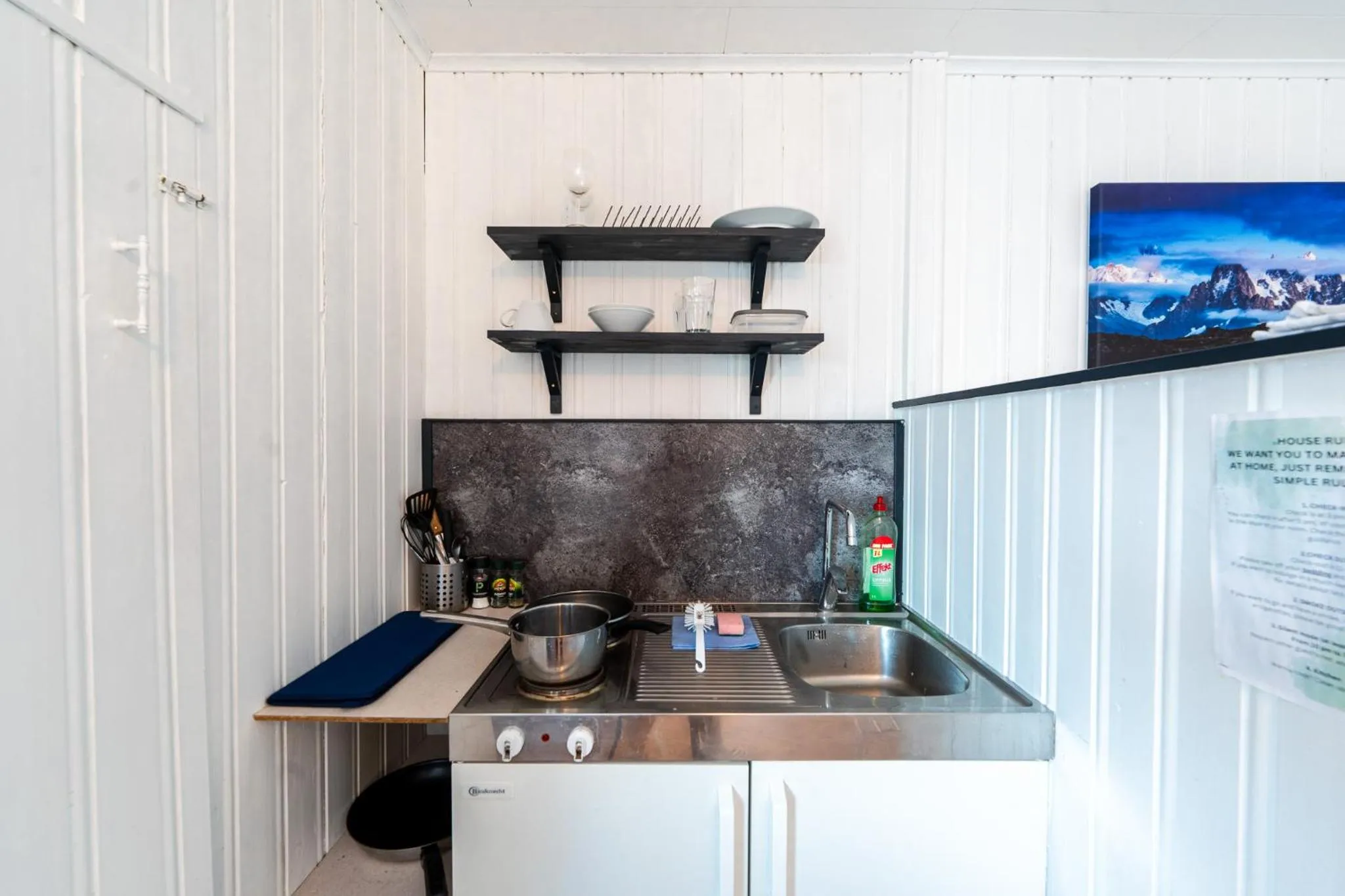 Kitchen or kitchenette in Lydersen Rorbuer Budget Hostel & Private Apartments