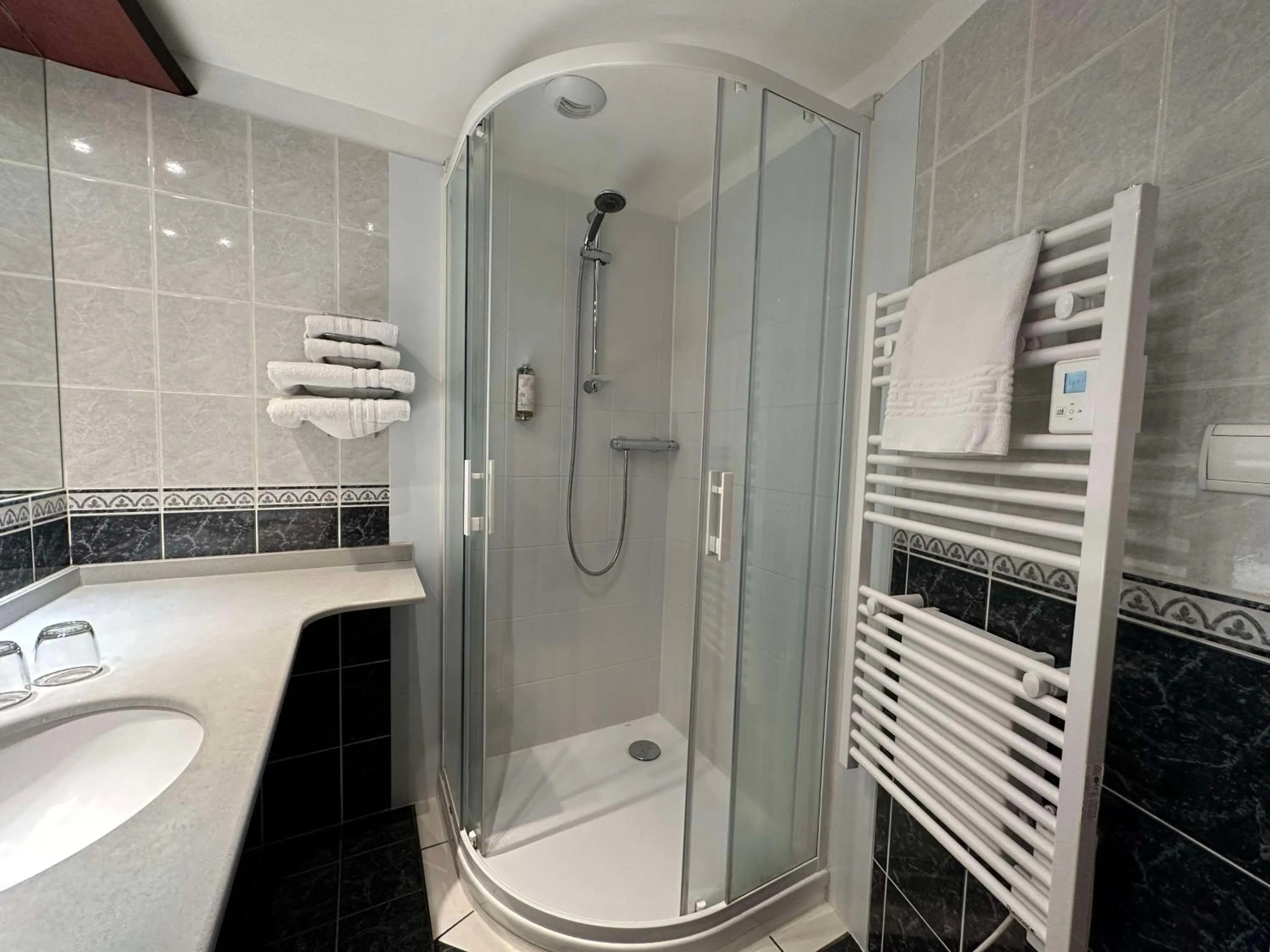 Bathroom in Best Western Le Pont d'Or