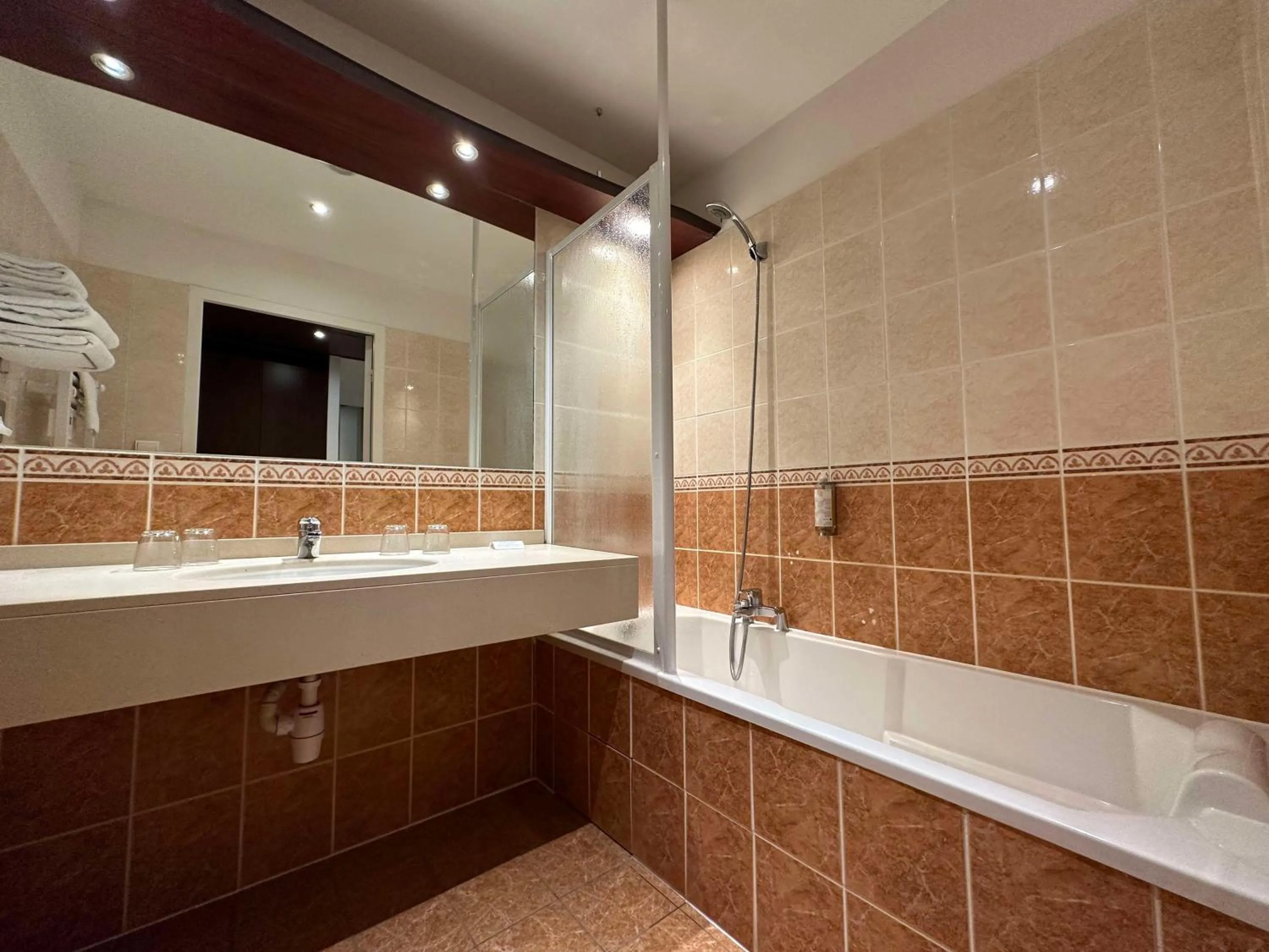 Bathroom in Best Western Le Pont d'Or