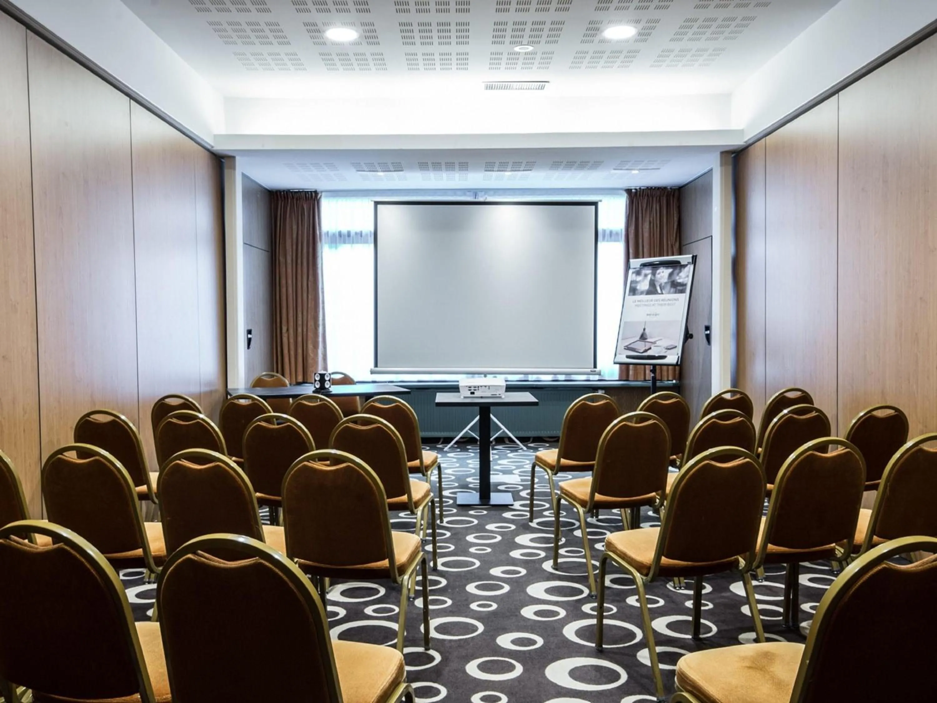 Meeting/conference room in Mercure Dinan Port Le Jerzual