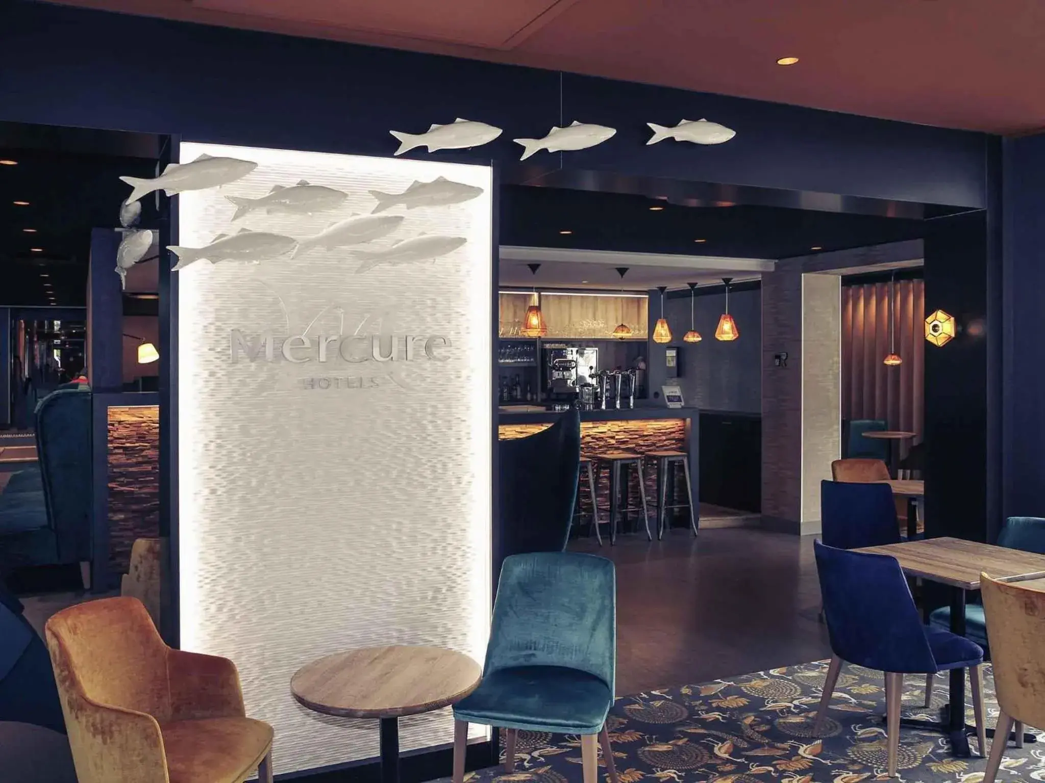 Lounge or bar in Mercure Dinan Port Le Jerzual Lounge or bar in Mercure Dinan Port Le Jerzual