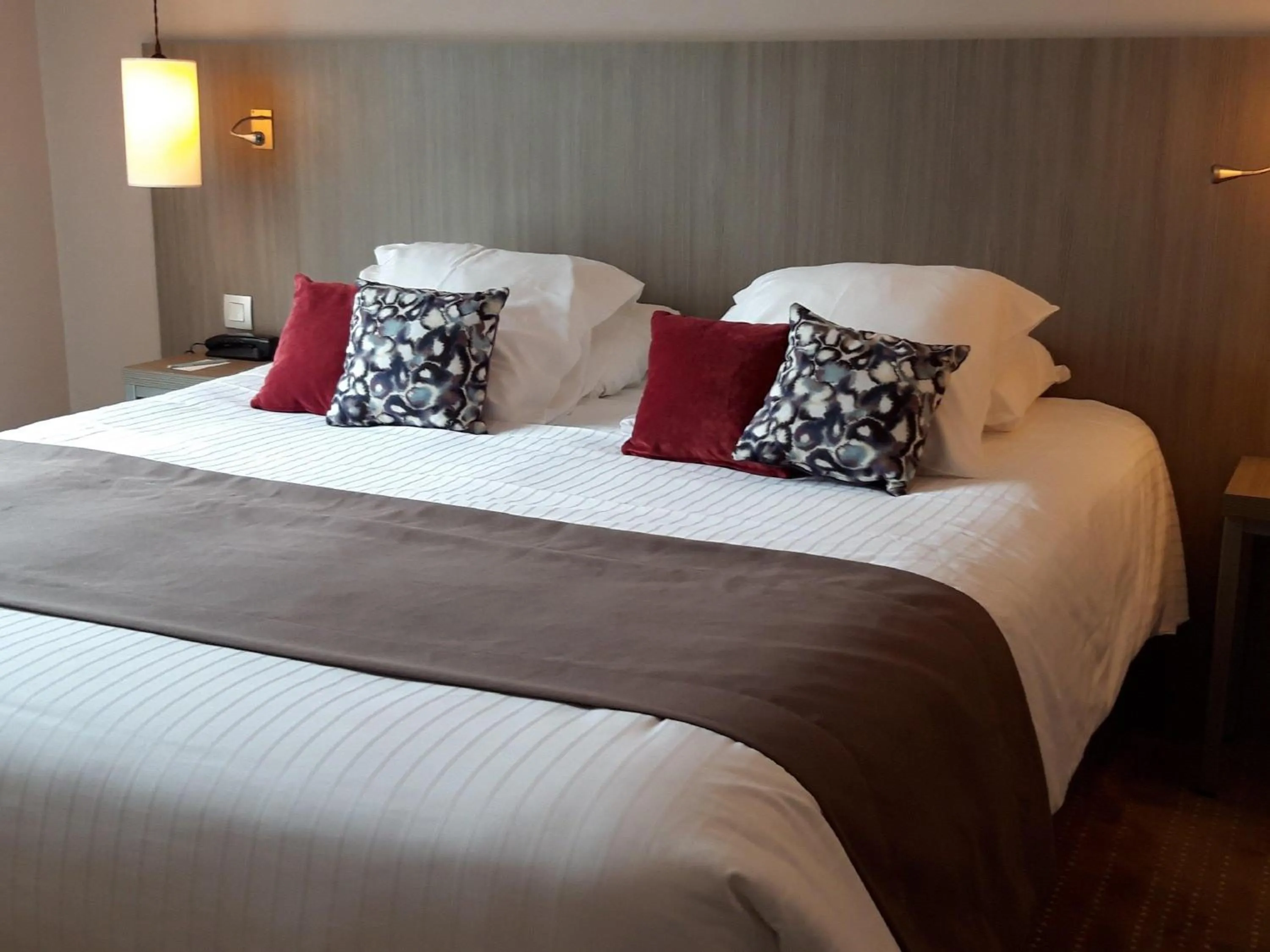 Bedroom, Bed in Mercure Dinan Port Le Jerzual