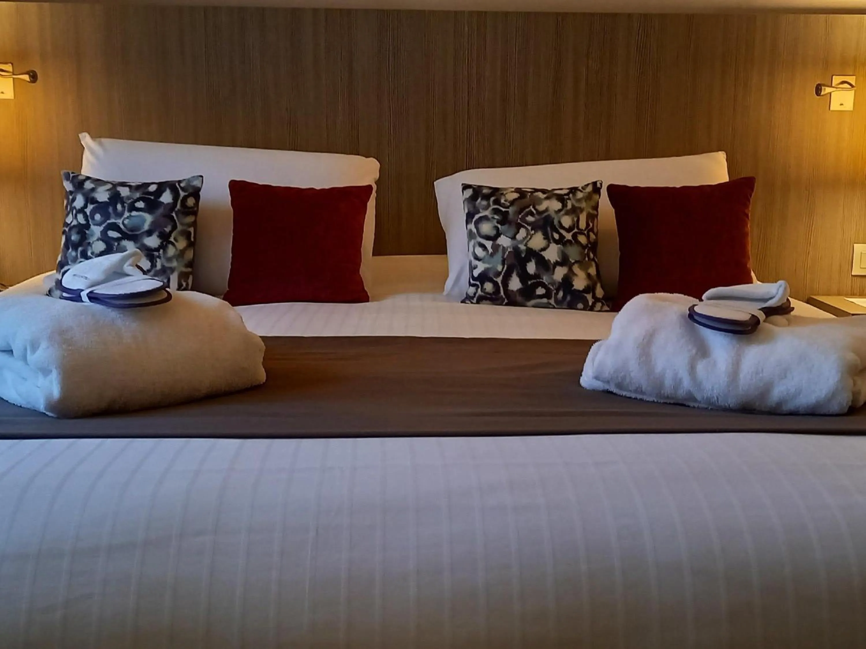 Bedroom, Bed in Mercure Dinan Port Le Jerzual