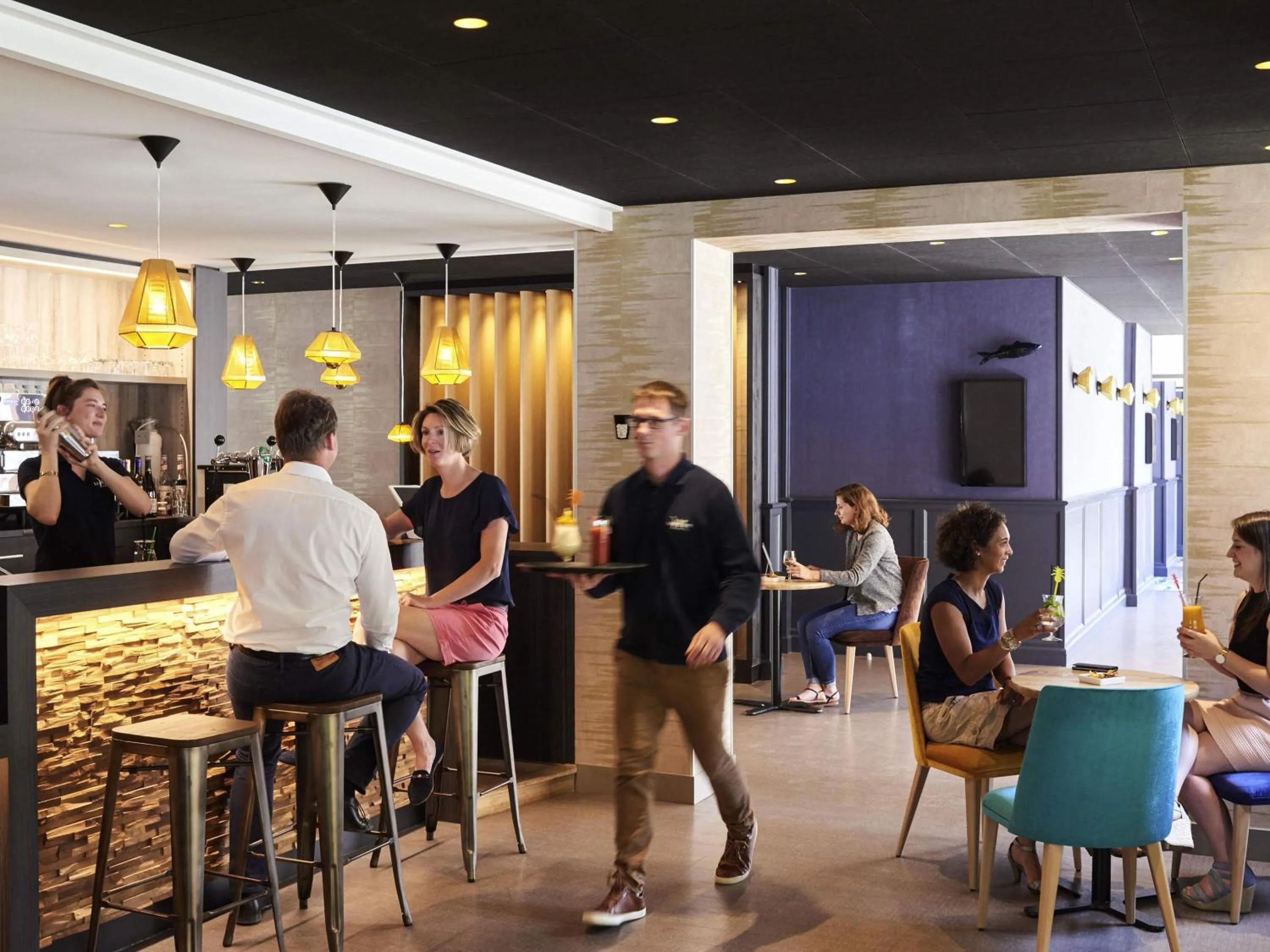 Lounge or bar in Mercure Dinan Port Le Jerzual